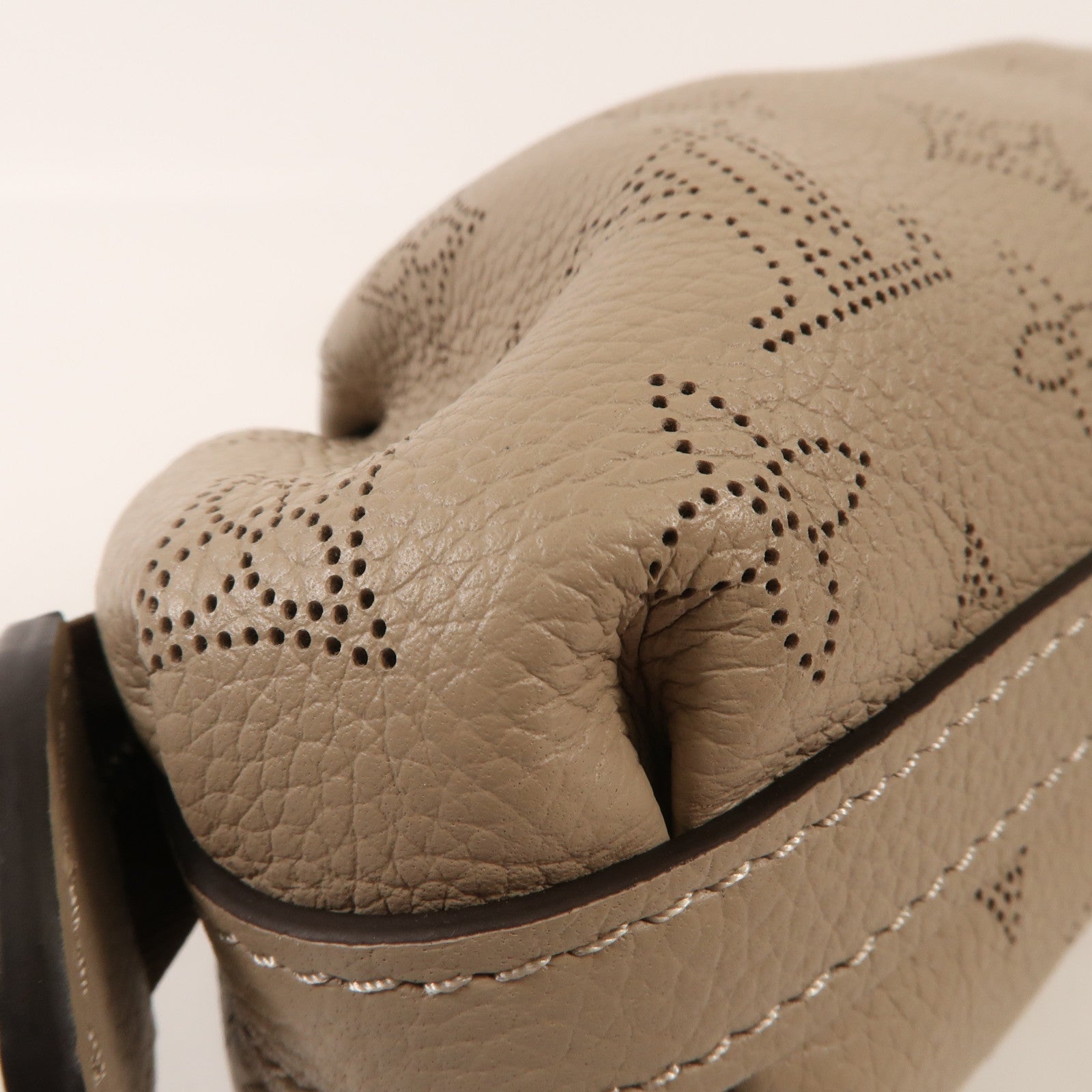 LOUIS VUITTON Mahina Scala Mini Pouch銀扣肩背袋