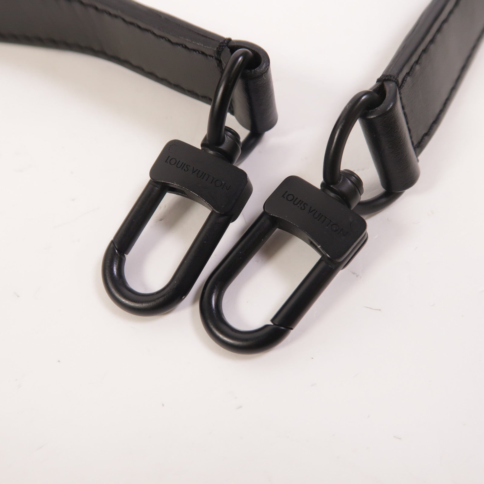 LOUIS VUITTON Monogram S-Lock Vertical Wearable Wallet肩背袋