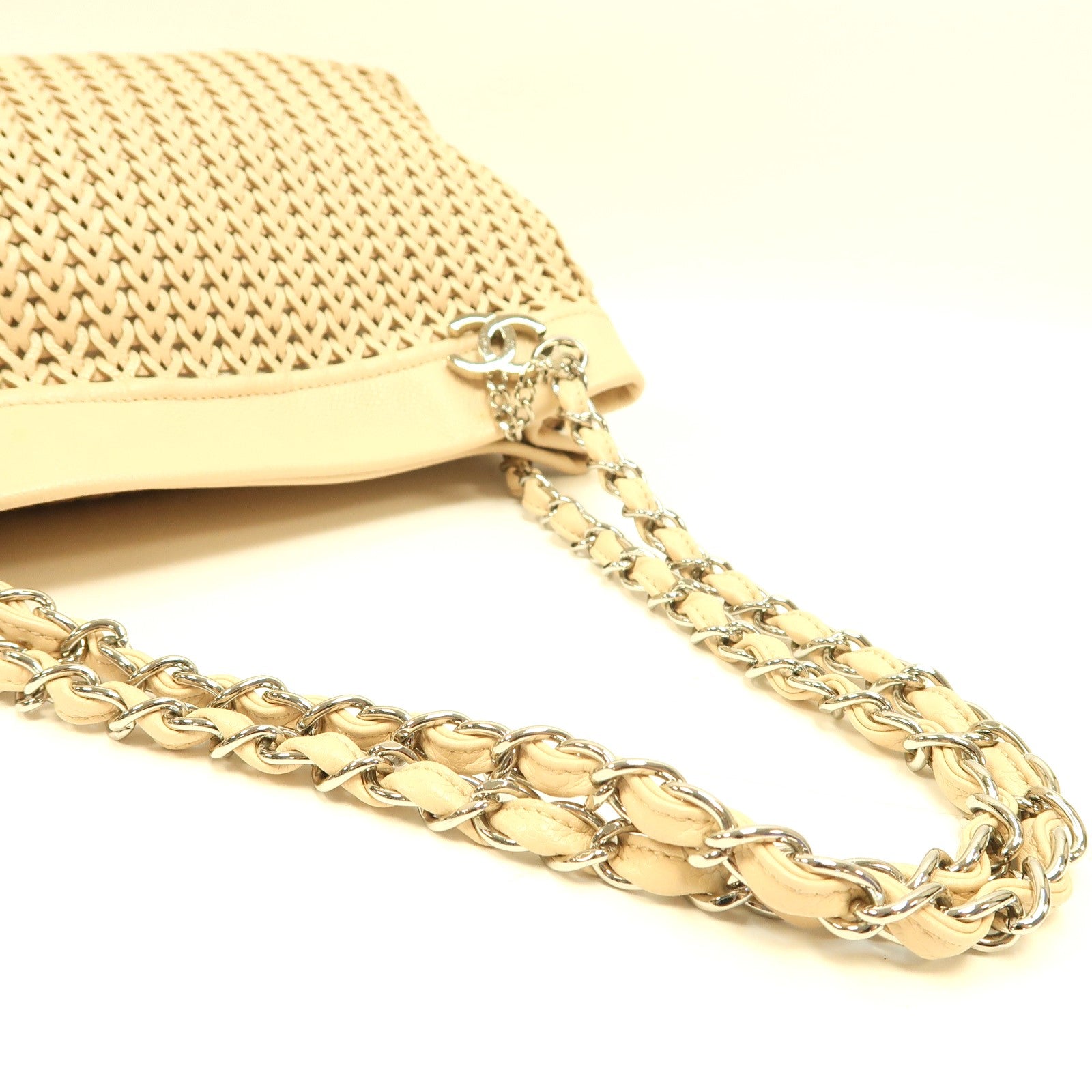 CHANEL 【激減優惠】織紋皮革Chain Shoulder Bag銀扣鏈帶肩背袋米色