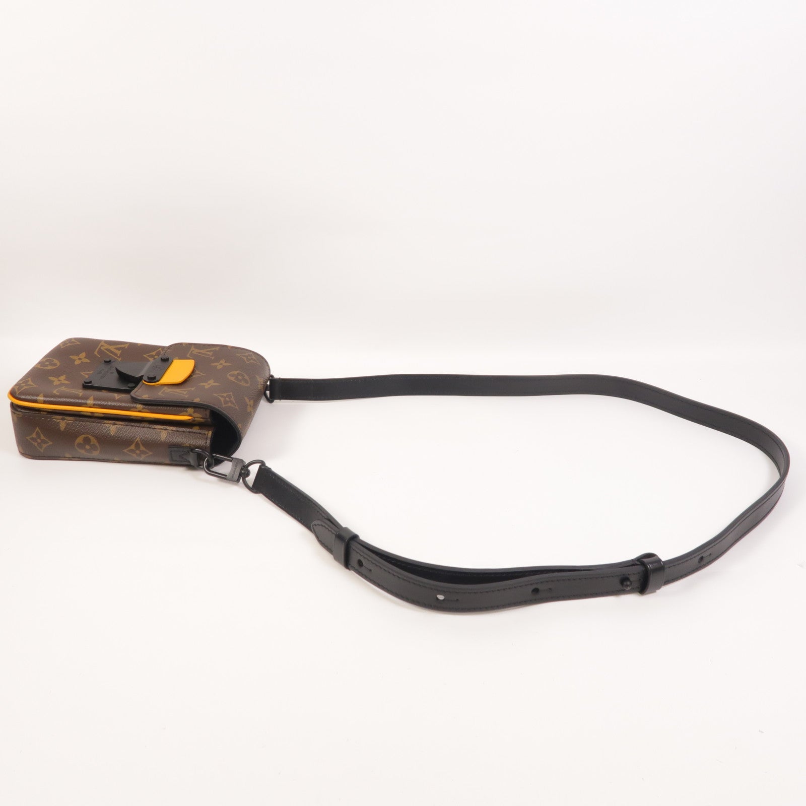 LOUIS VUITTON Monogram S-Lock Vertical Wearable Wallet肩背袋
