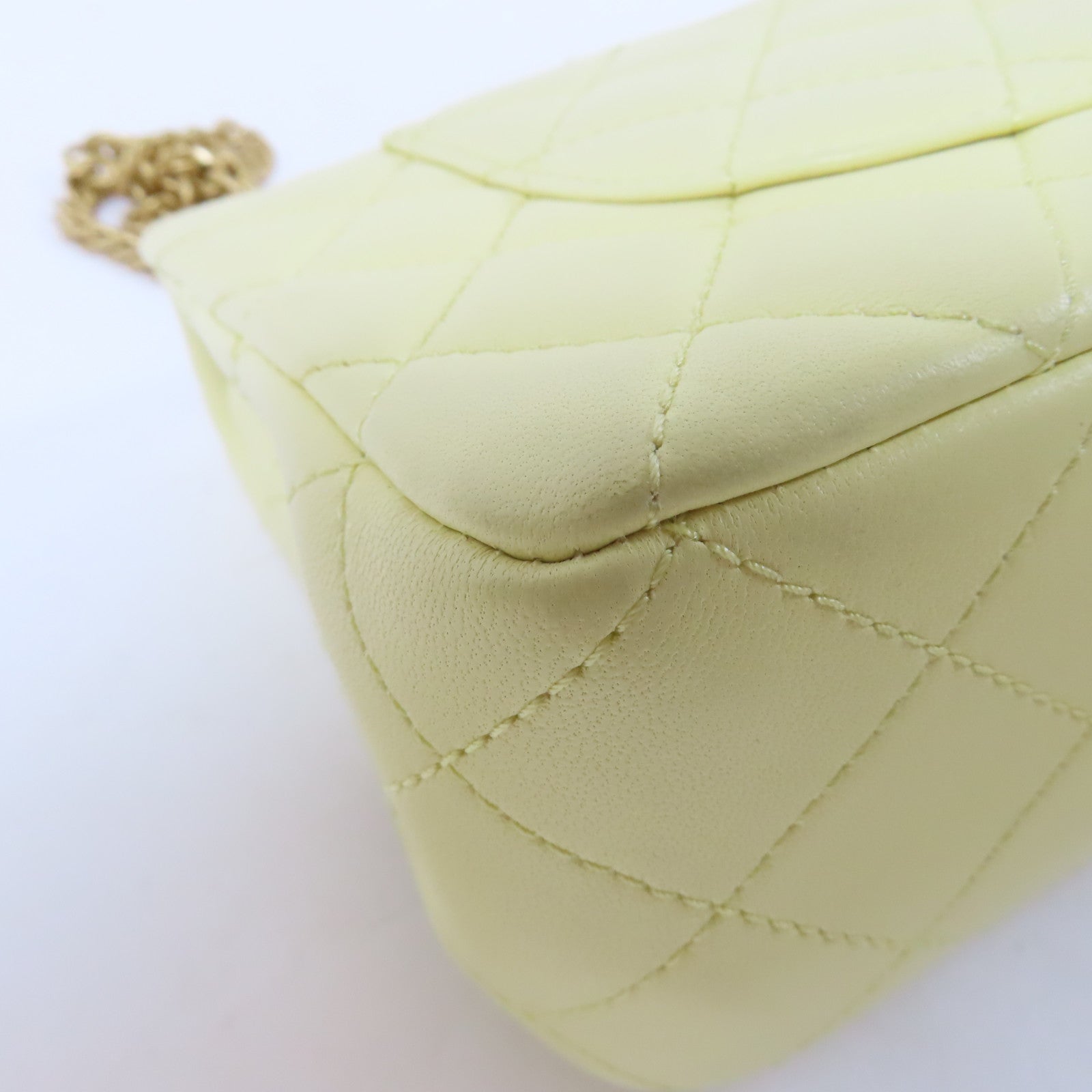 CHANEL 菱格羊皮皮革Chain Shoulder金扣肩背袋黃色