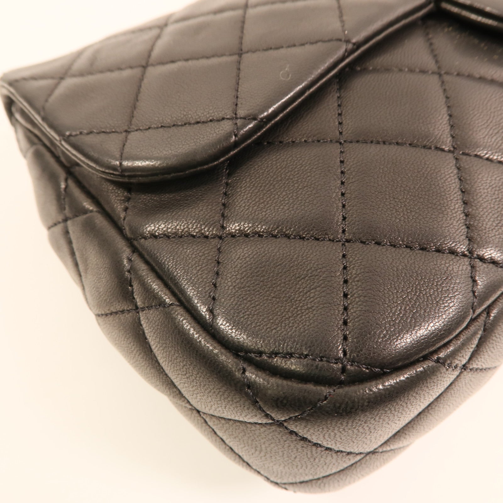 CHANEL 羊皮皮革Chain Shoulder金扣鏈帶肩背袋