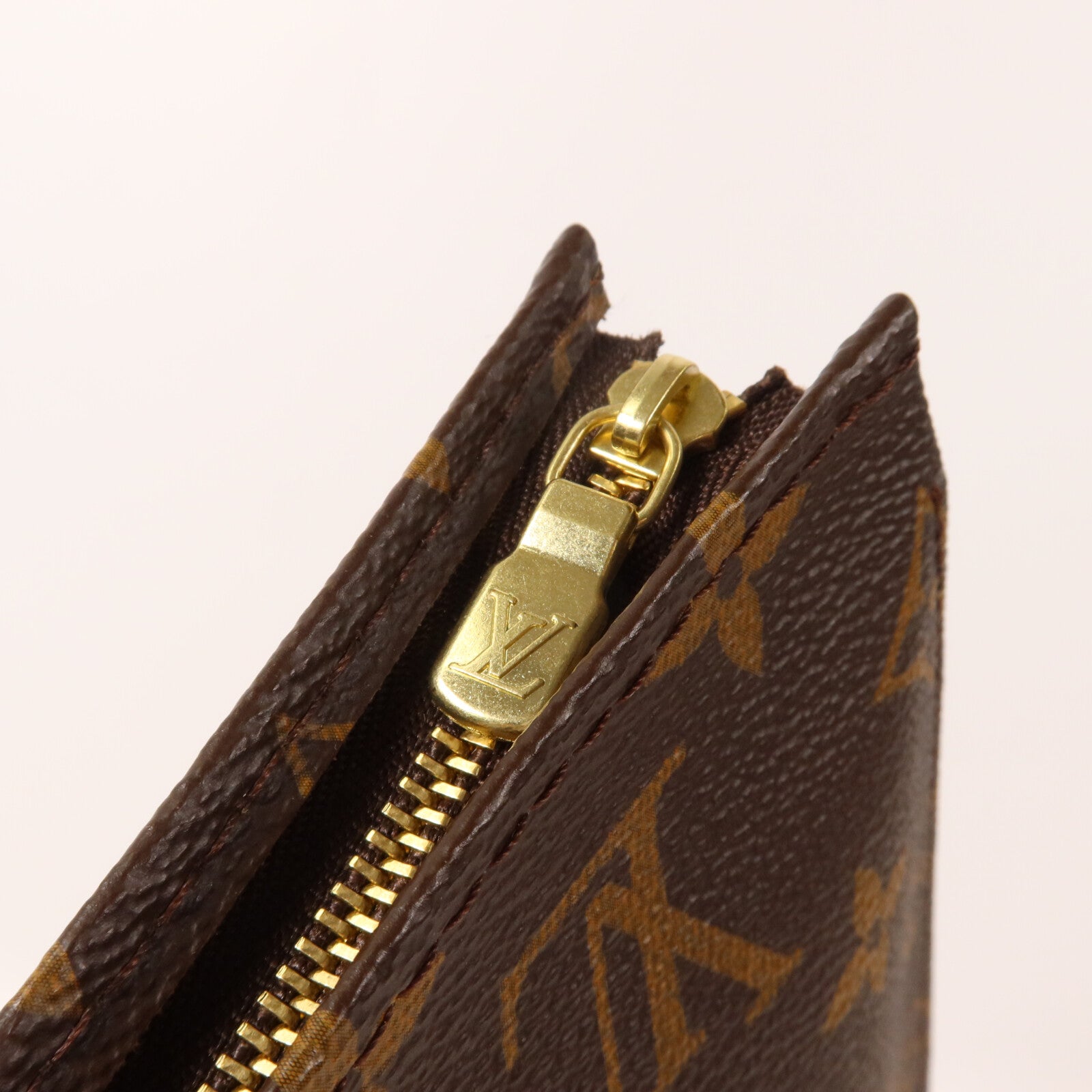 LOUIS VUITTON Monogram Poche Toilette 26手拿包