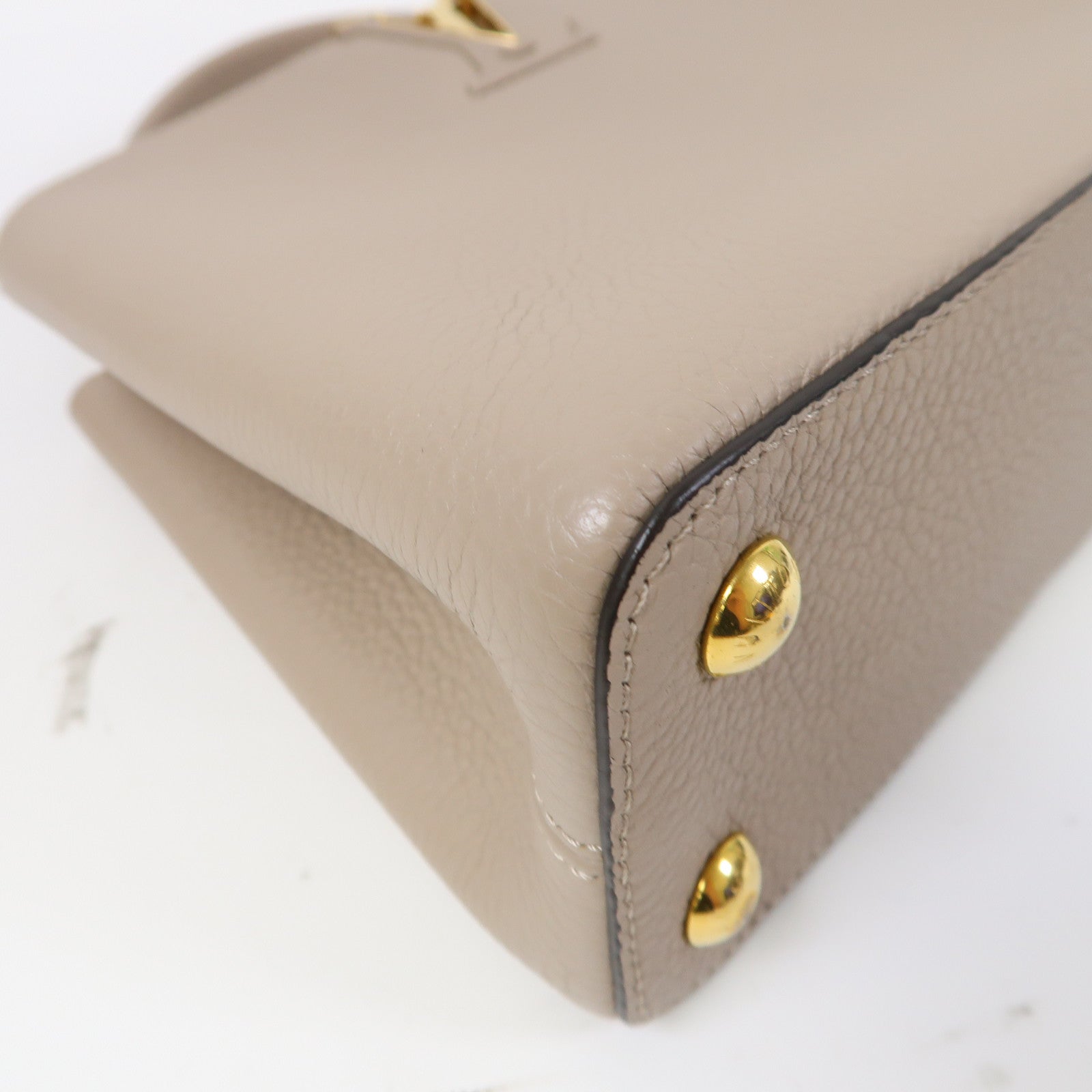 LOUIS VUITTON 牛皮皮革Capucines BB金扣手挽肩背兩用袋米色