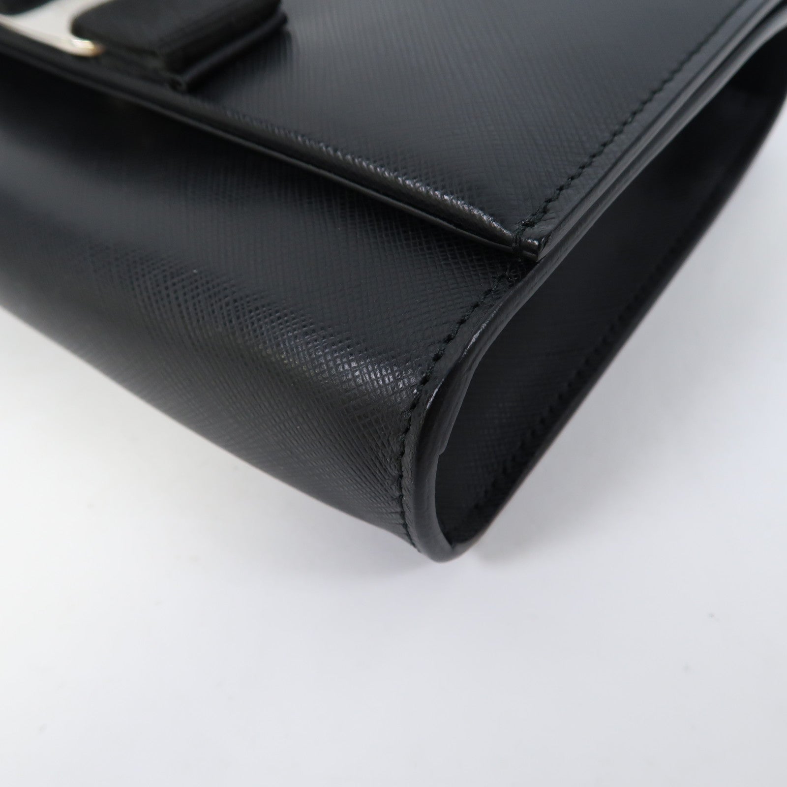 Salvatore Ferragamo 牛皮皮革Shoulder Bag銀扣鏈帶肩背袋黑色