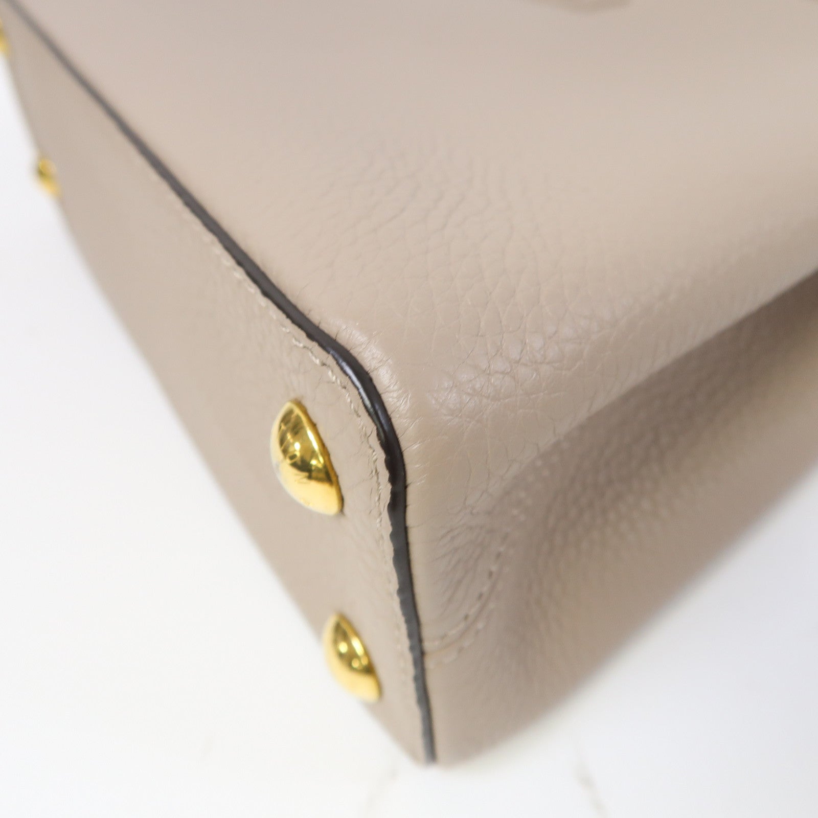 LOUIS VUITTON 牛皮皮革Capucines BB金扣手挽肩背兩用袋米色