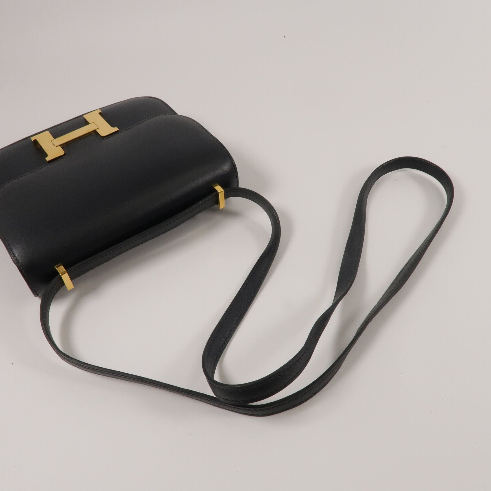 HERMES Swift皮革Constance Mini肩背袋Noir