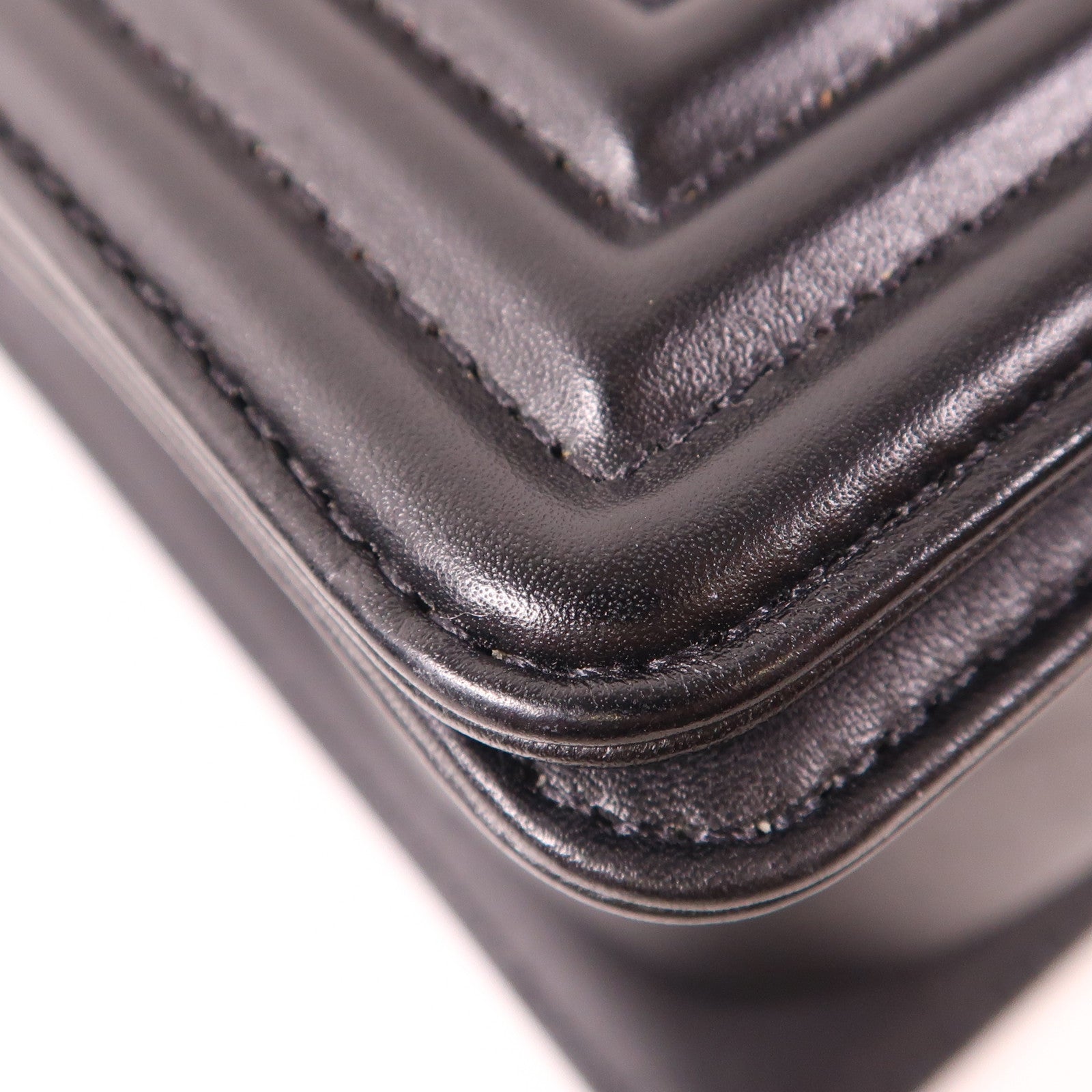 CHANEL 牛皮皮革Boy 25金扣肩背袋