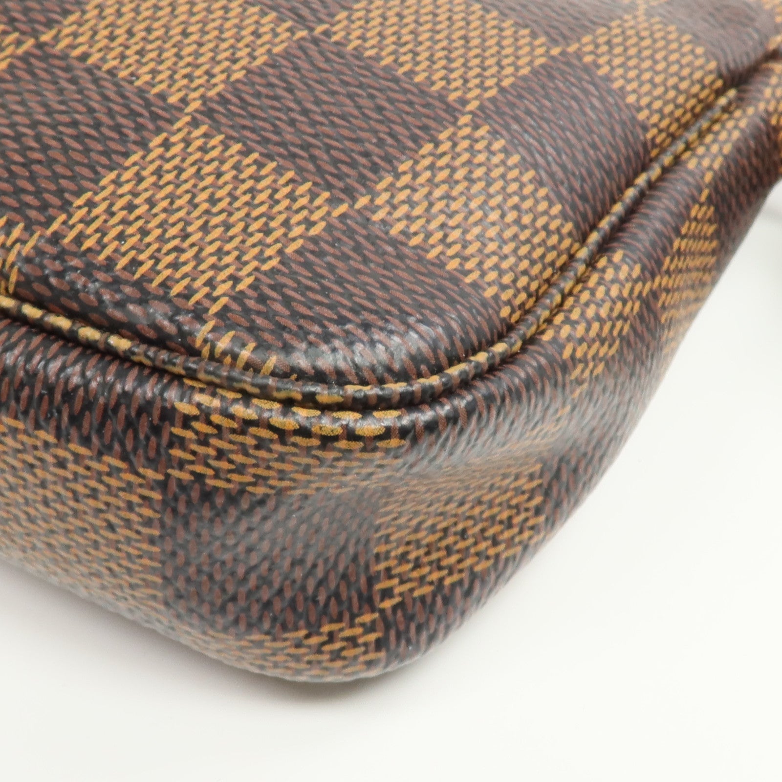 LOUIS VUITTON Damier Mini Pochette Accessoires金扣手挽袋