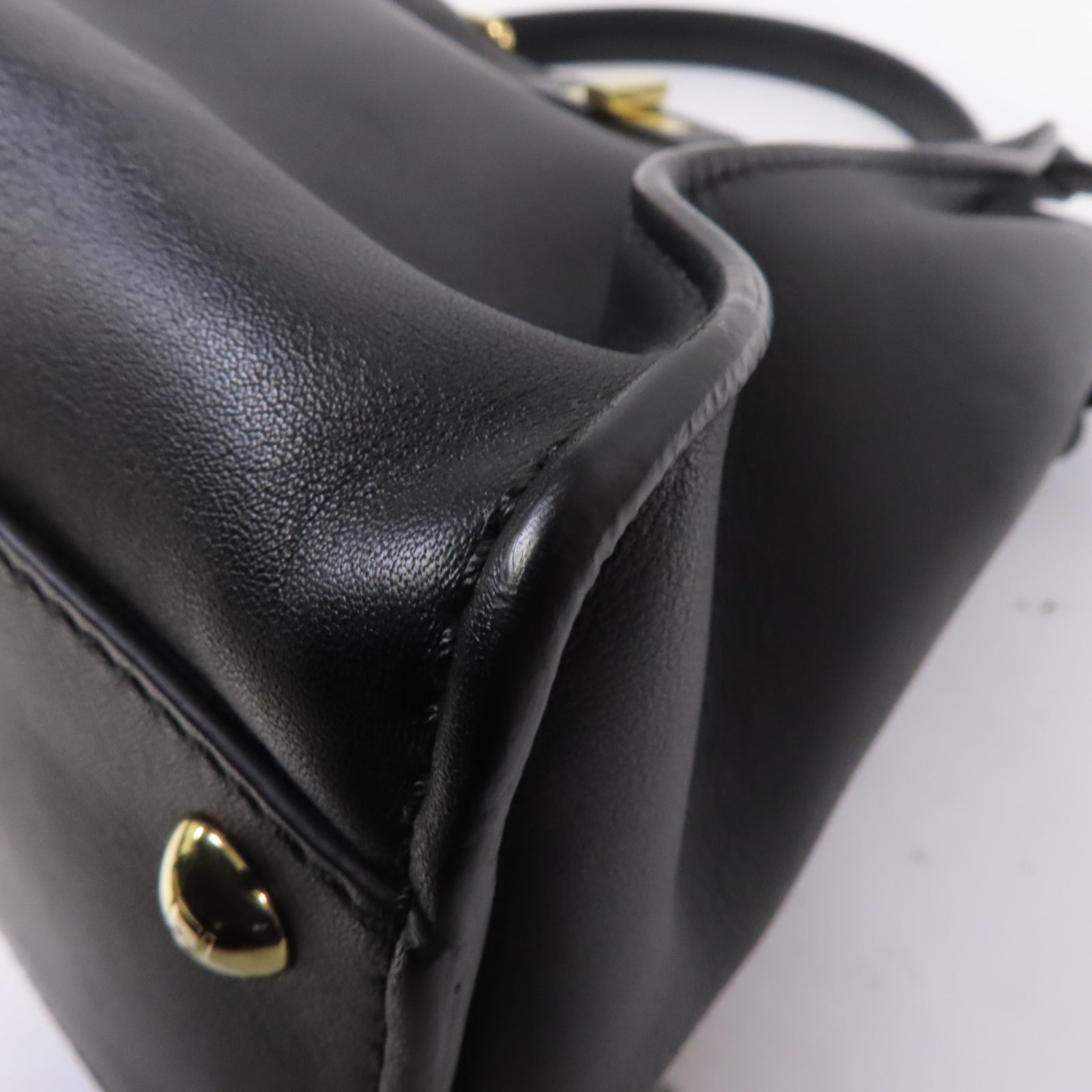 FENDI 牛皮皮革Hand Bag金扣手挽袋黑色