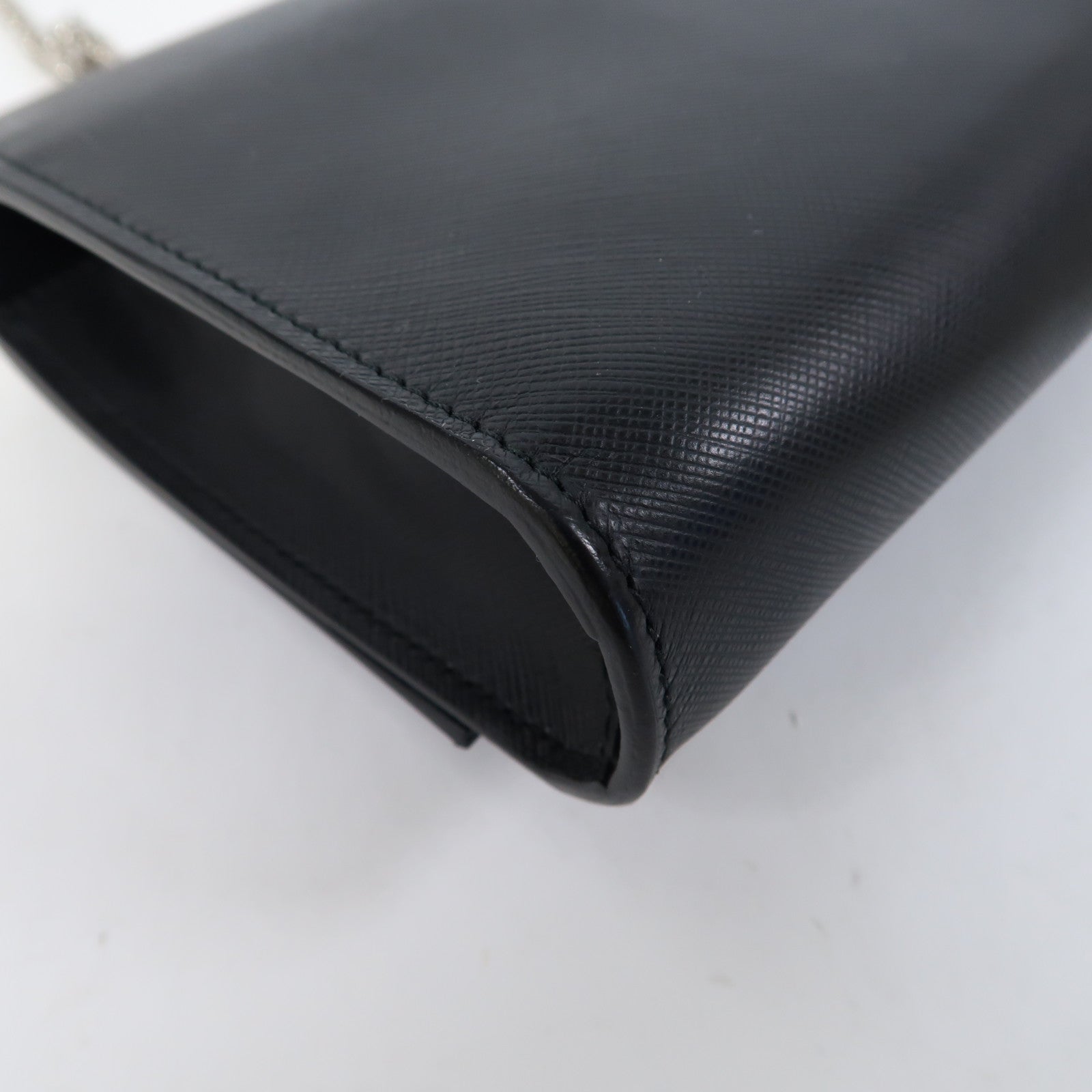 Salvatore Ferragamo 牛皮皮革Shoulder Bag銀扣鏈帶肩背袋黑色