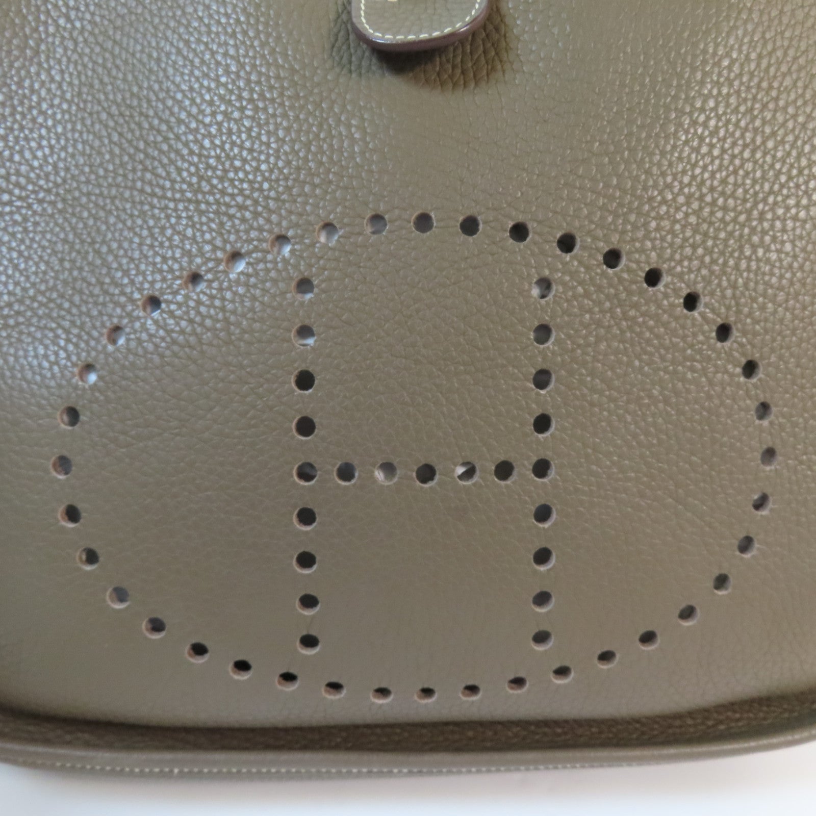 HERMES Clemence皮革Evelyne GM 銀扣肩背袋Etoupe