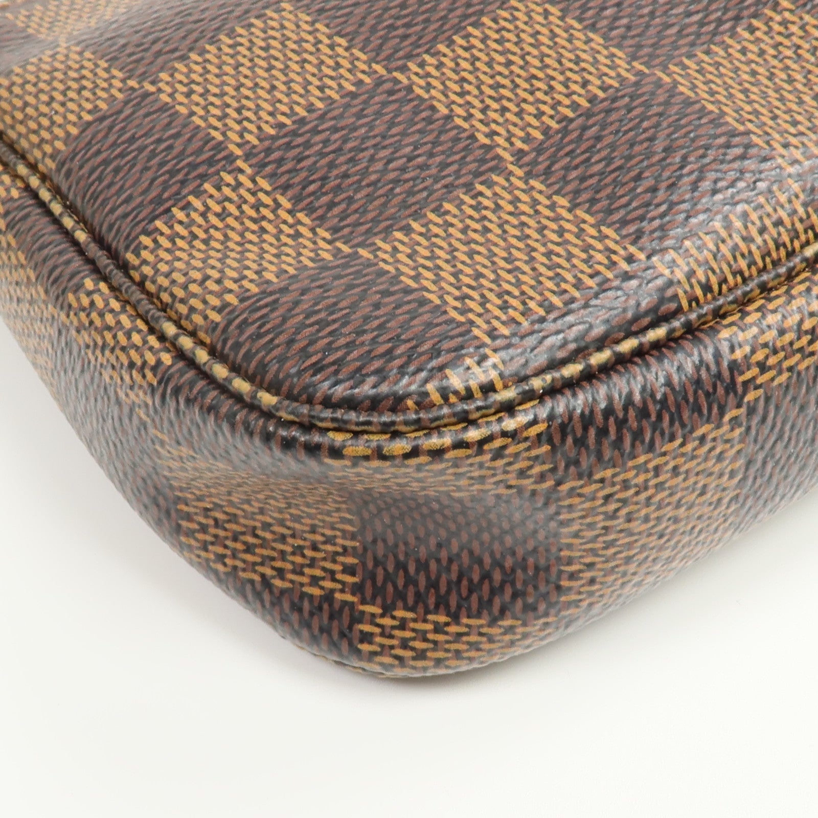 LOUIS VUITTON Damier Mini Pochette Accessoires金扣手挽袋