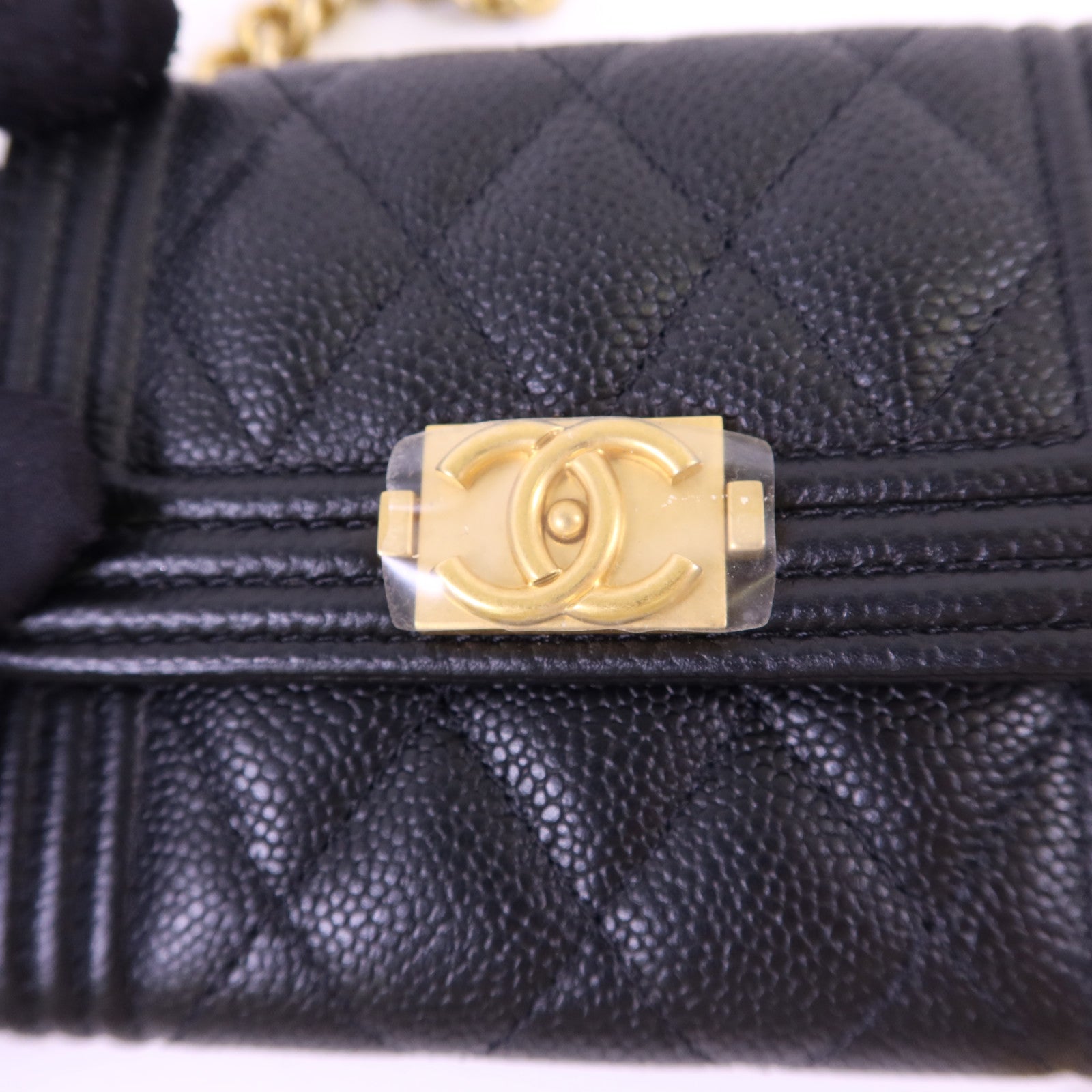 CHANEL 【激減優惠】牛皮皮革Boy Chain Wallet金扣鏈帶肩背袋