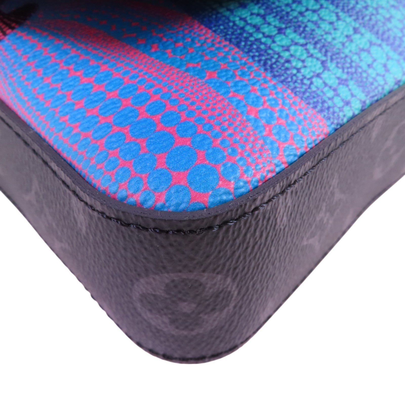 LOUIS VUITTON Monogram Eclipse YK x Trio Messenger銀扣肩背袋