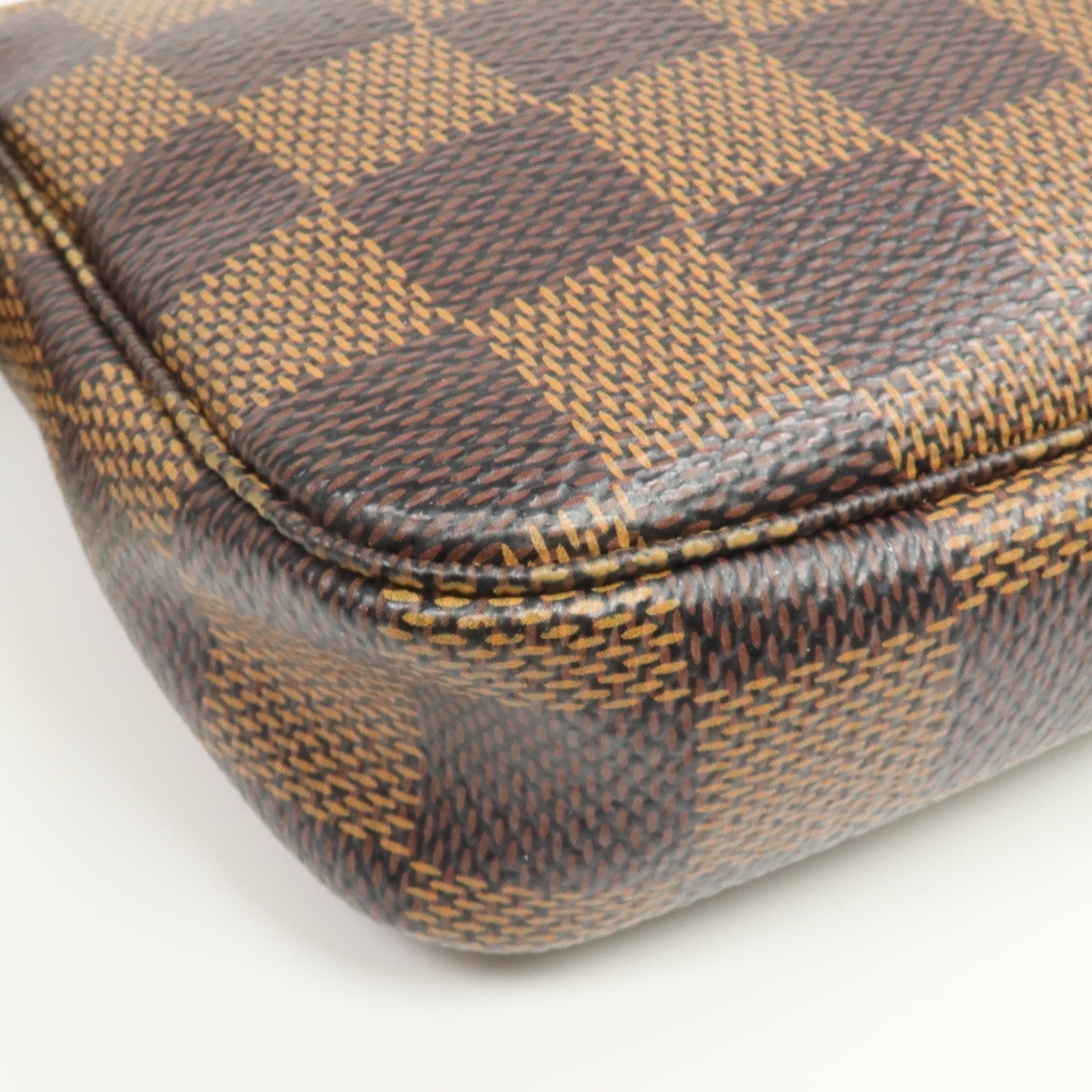 LOUIS VUITTON Damier Mini Pochette Accessoires金扣手挽袋