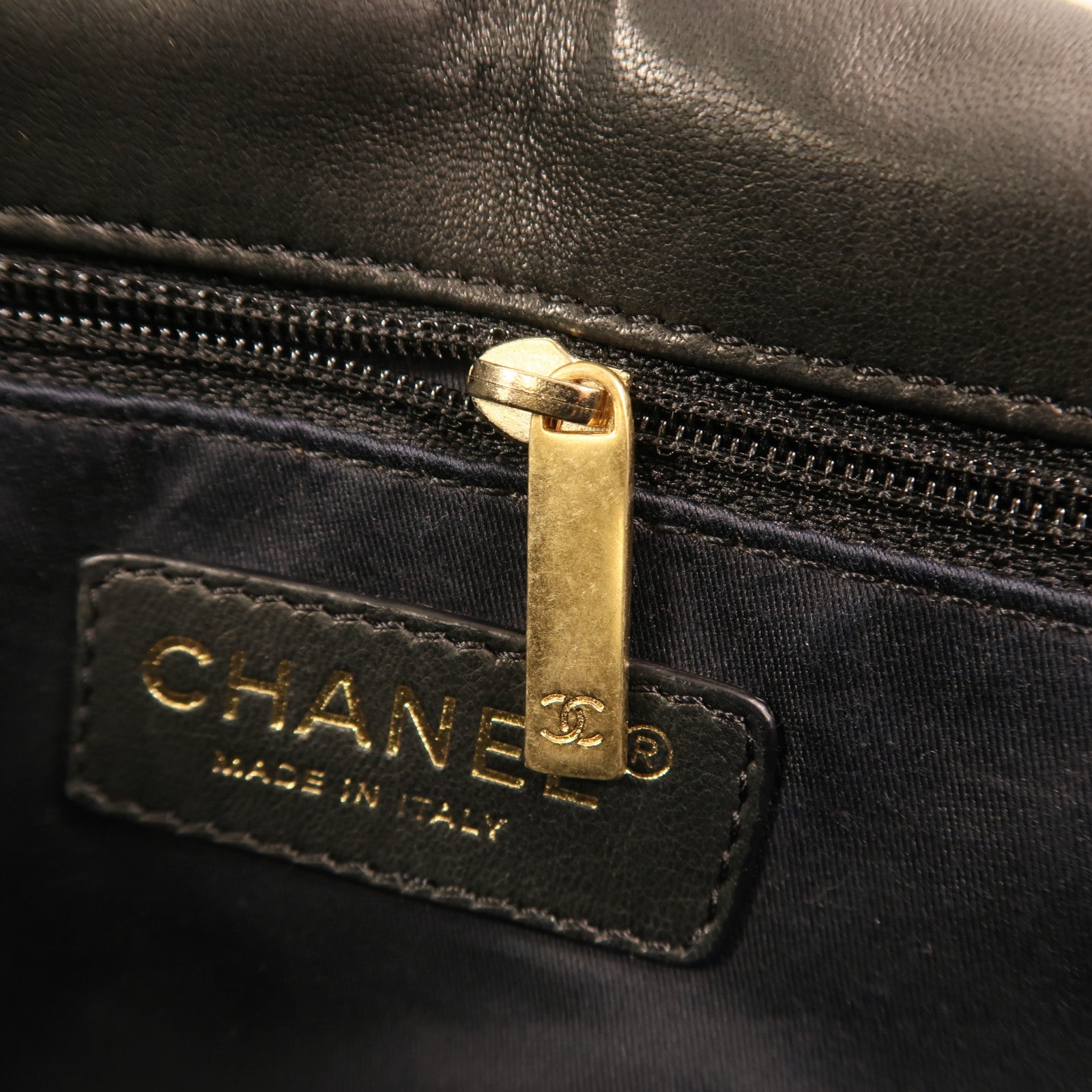 CHANEL 羊皮皮革Chain Shoulder金扣鏈帶肩背袋
