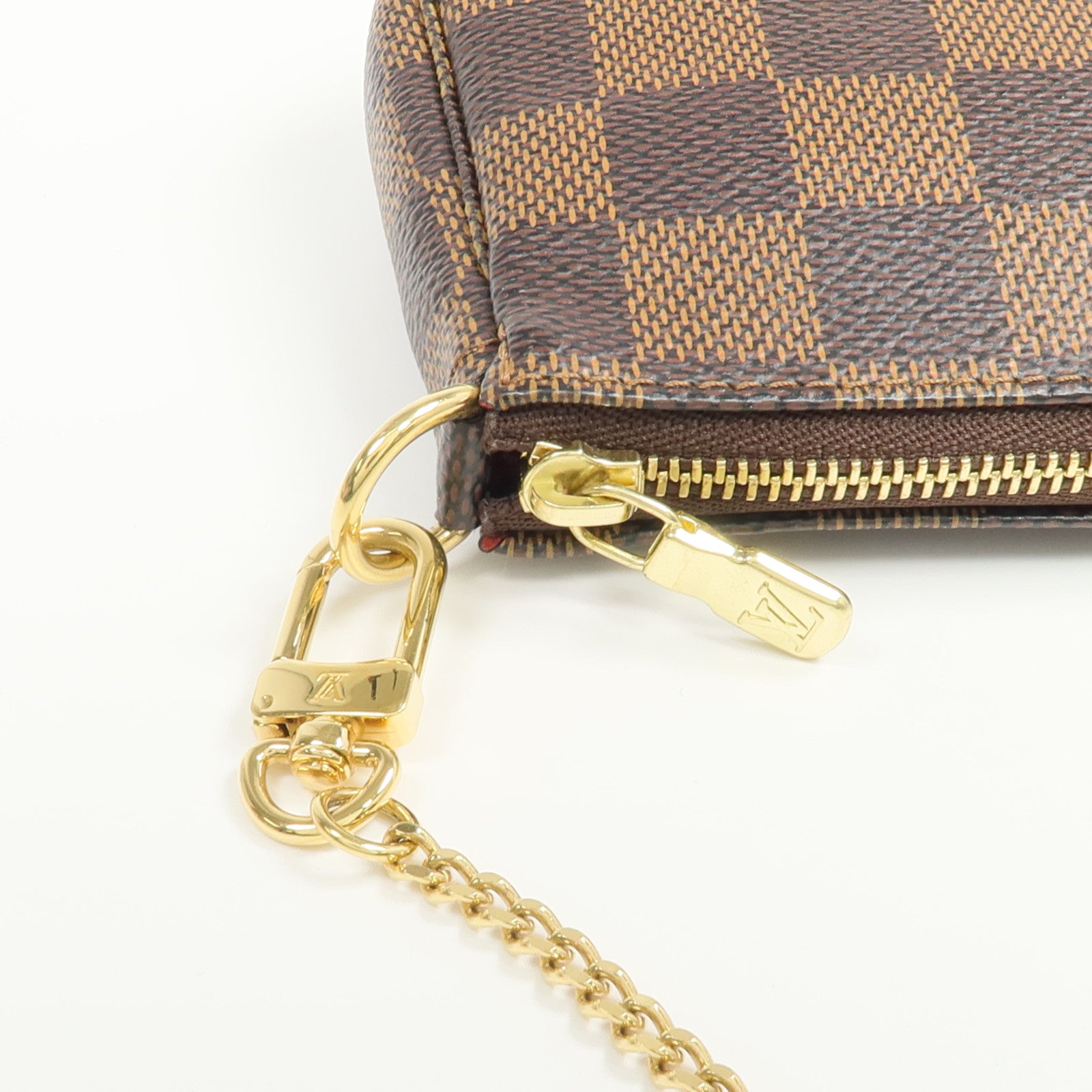 LOUIS VUITTON Damier Mini Pochette Accessoires金扣手挽袋