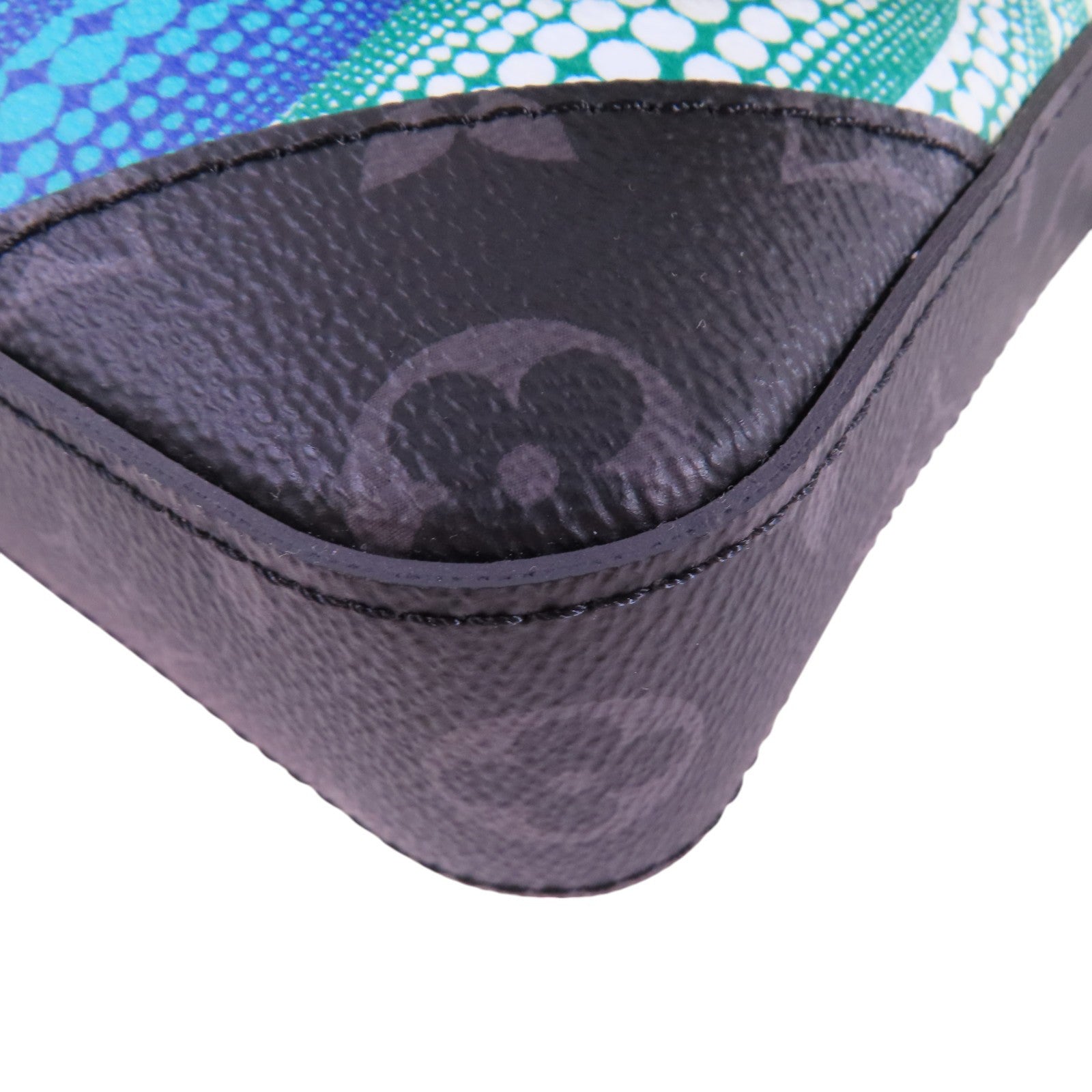 LOUIS VUITTON Monogram Eclipse YK x Trio Messenger銀扣肩背袋