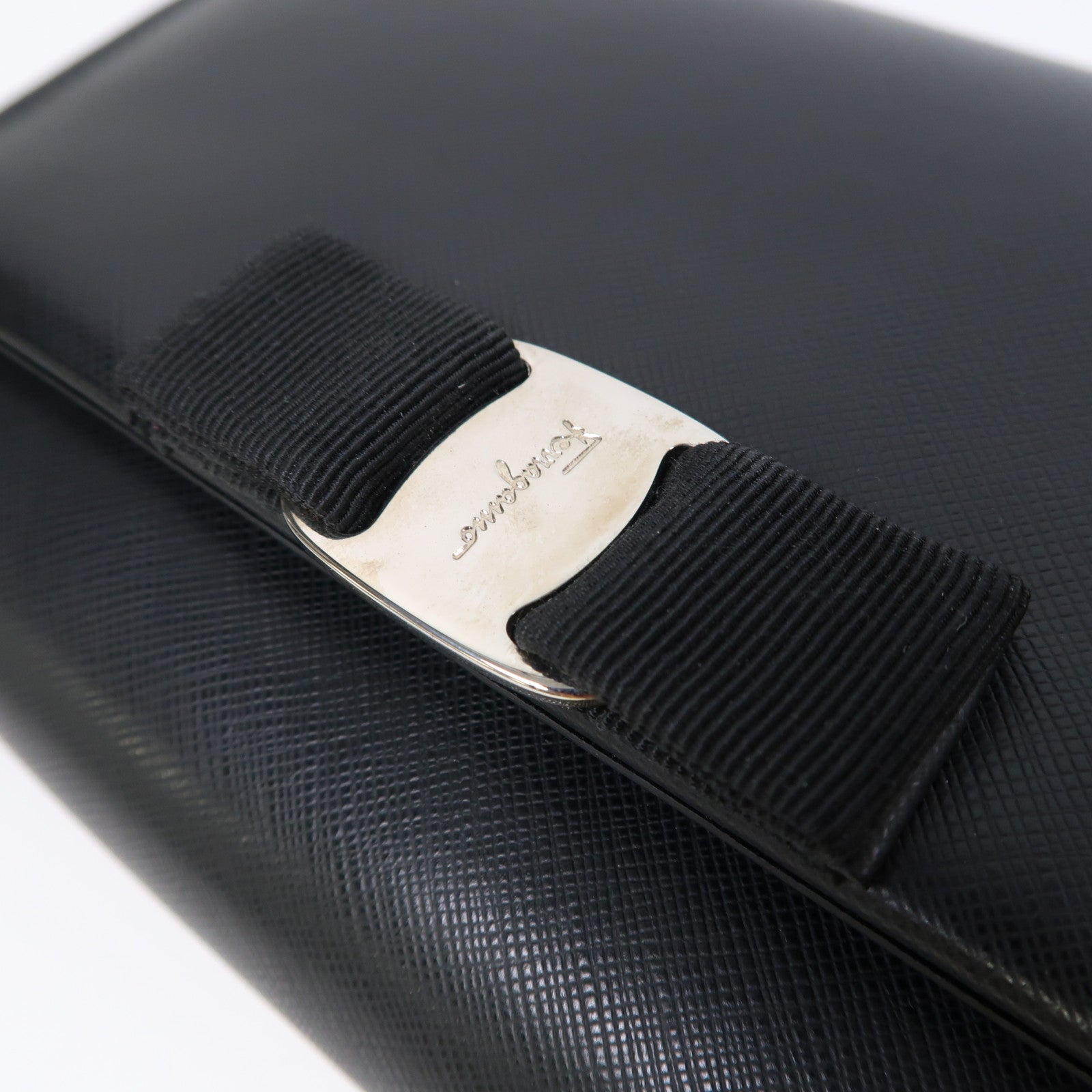 Salvatore Ferragamo 牛皮皮革Shoulder Bag銀扣鏈帶肩背袋黑色