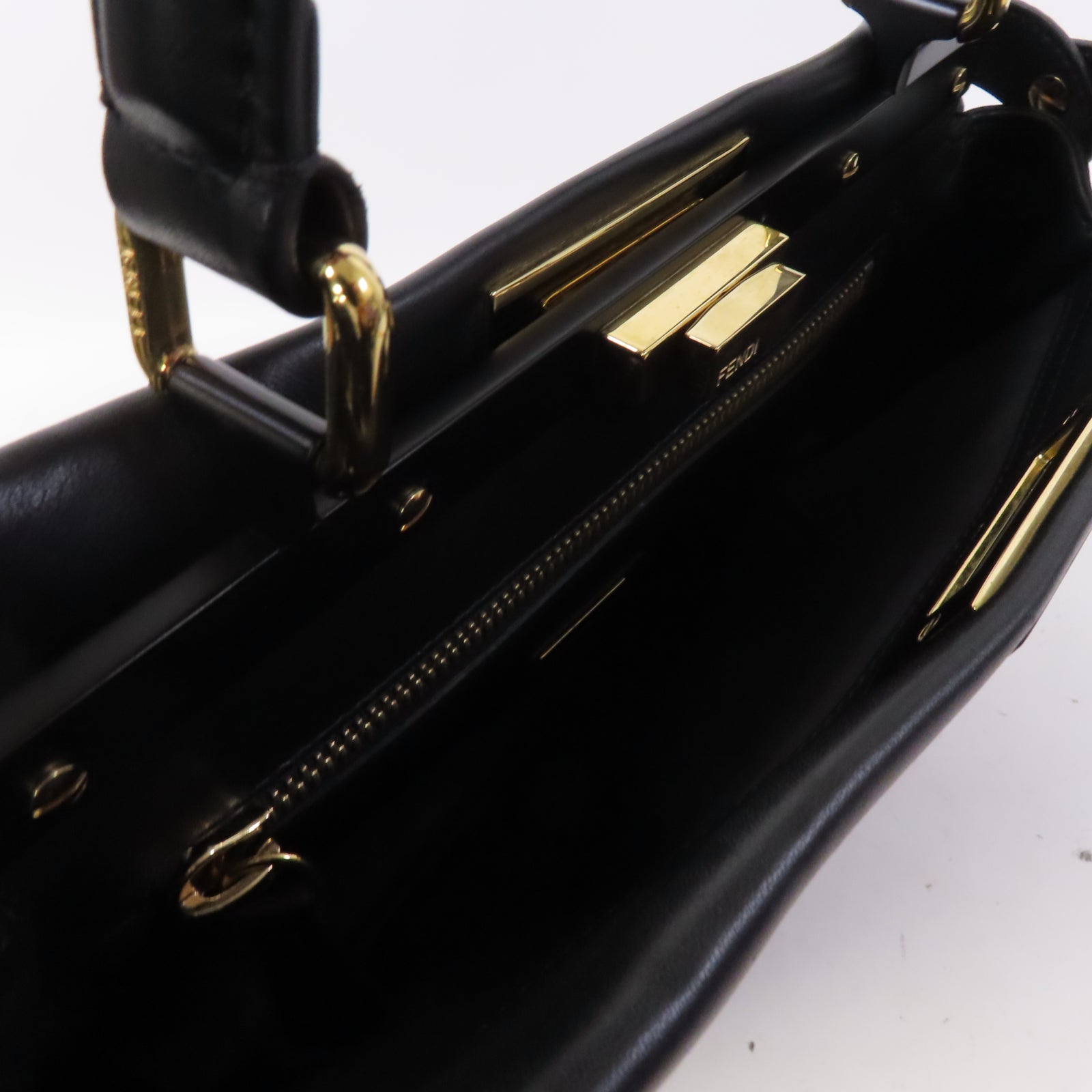 FENDI 牛皮皮革Hand Bag金扣手挽袋黑色