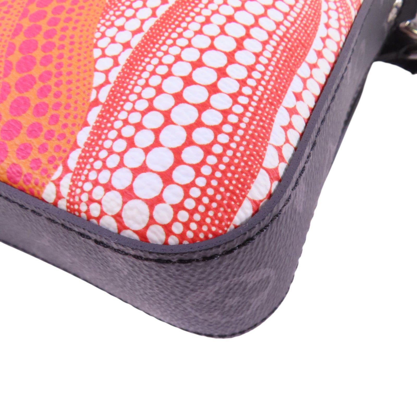 LOUIS VUITTON Monogram Eclipse YK x Trio Messenger銀扣肩背袋