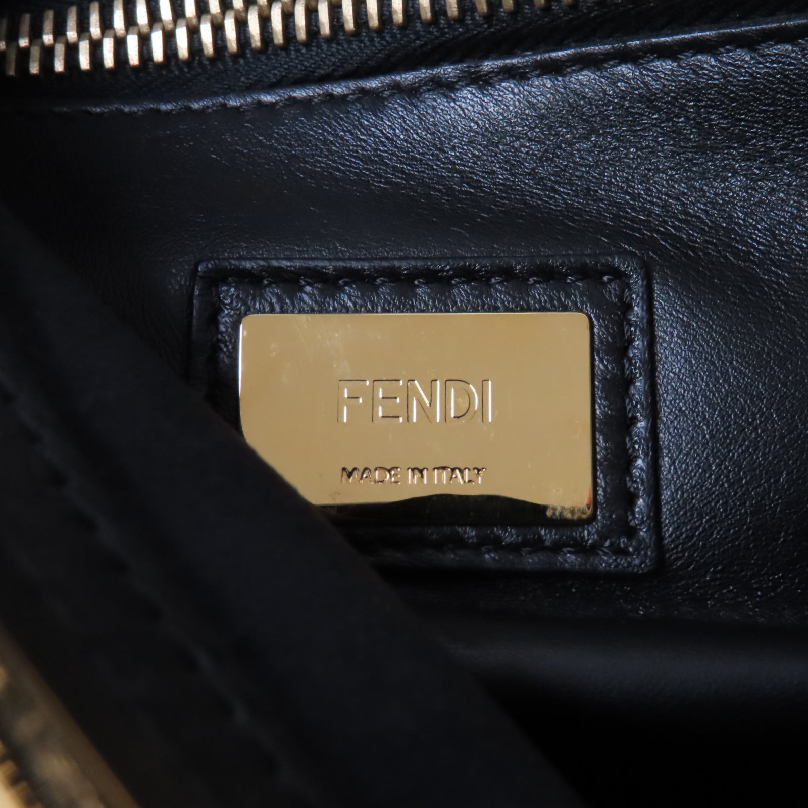 FENDI 牛皮皮革Hand Bag金扣手挽袋黑色