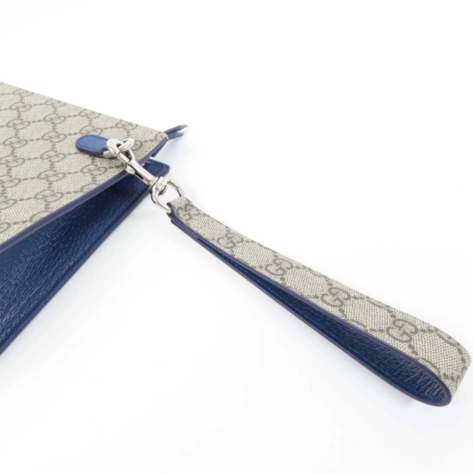 GUCCI 塗層帆布GG Supreme Pouch銀扣手拿包米色