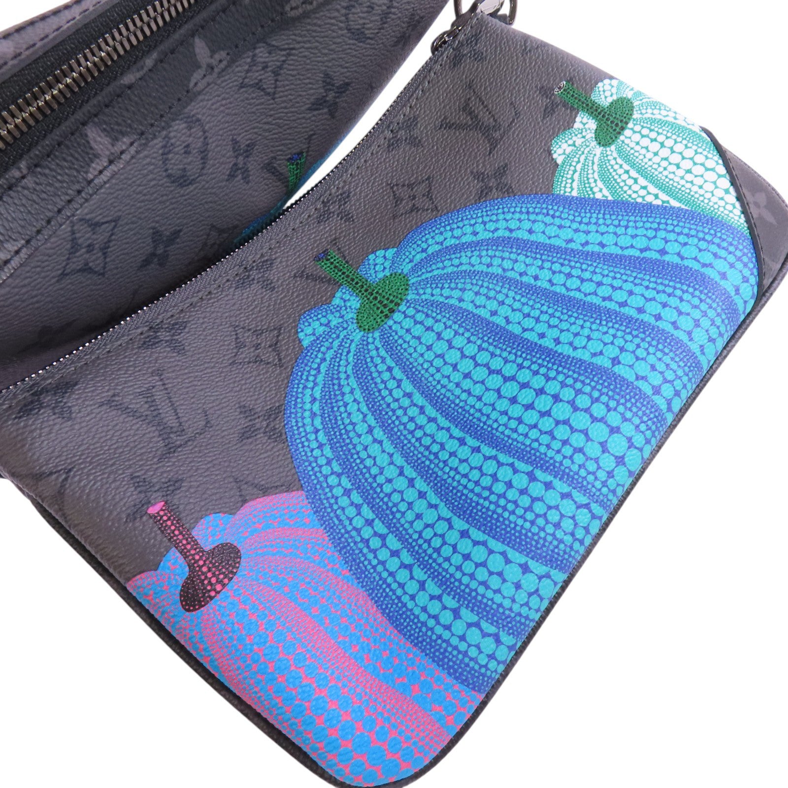 LOUIS VUITTON Monogram Eclipse YK x Trio Messenger銀扣肩背袋