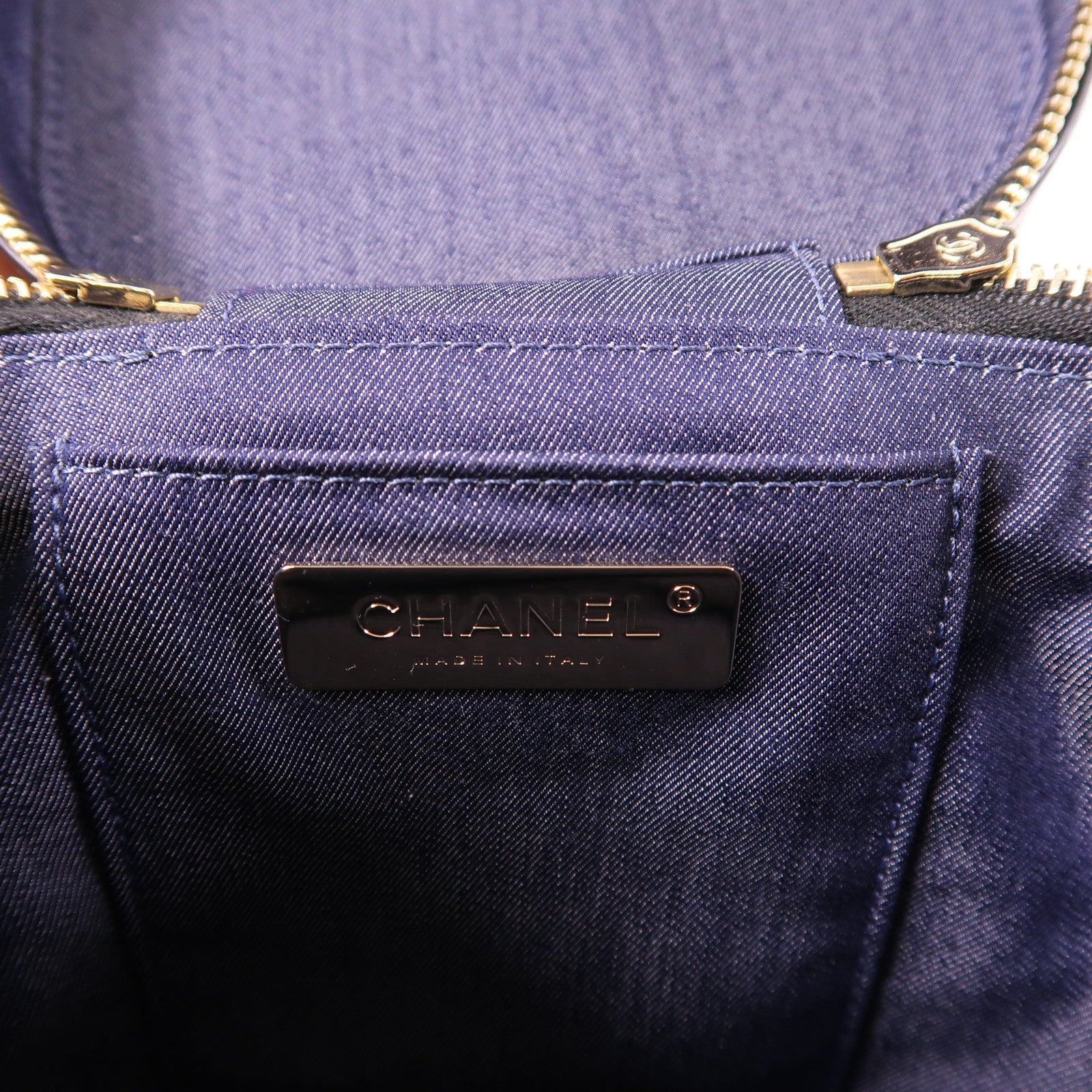 CHANEL 【激減優惠】牛皮皮革Vanity Case金扣鏈帶手挽肩背兩用袋