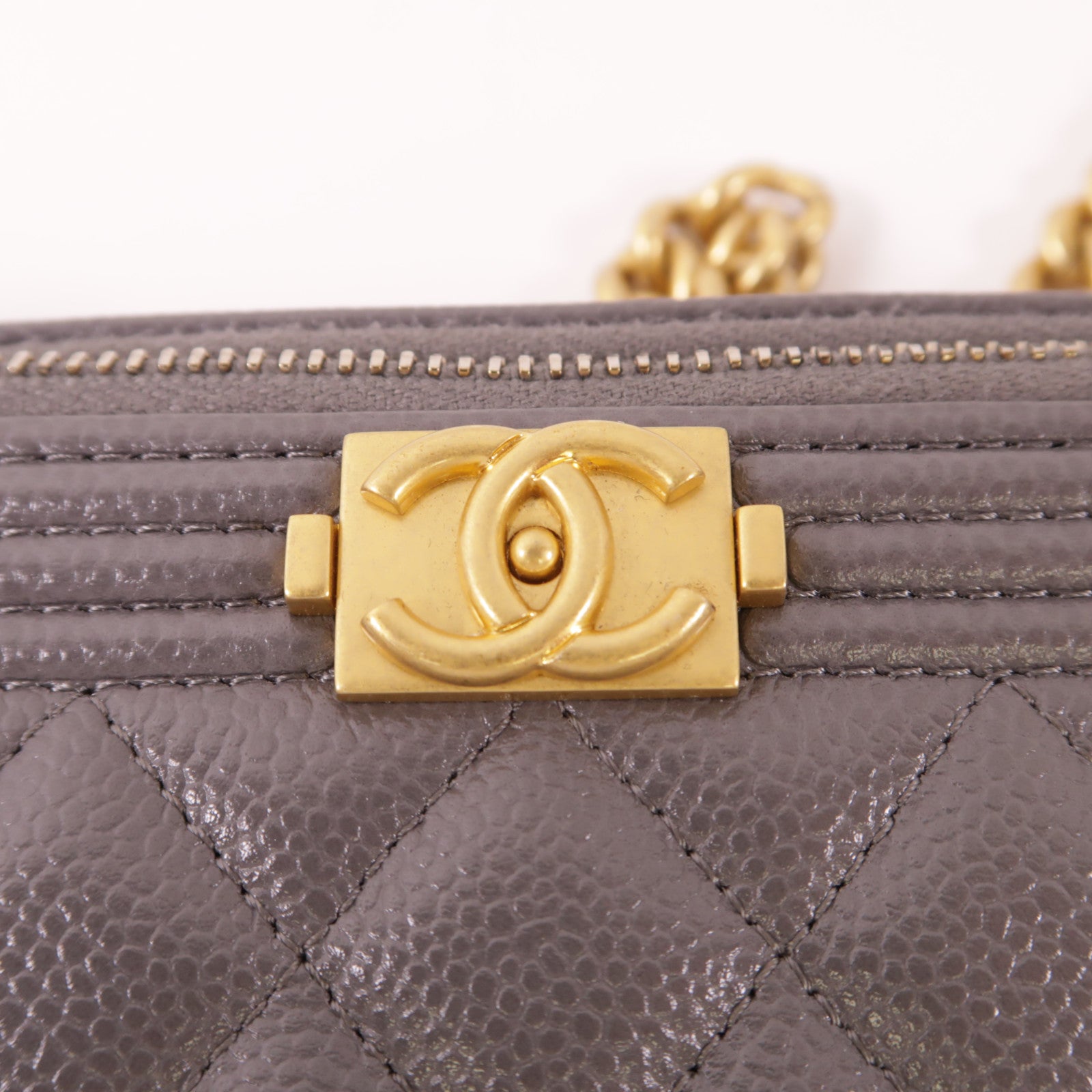 CHANEL 牛皮皮革Boy Wallet On Chain金扣鏈帶肩背袋