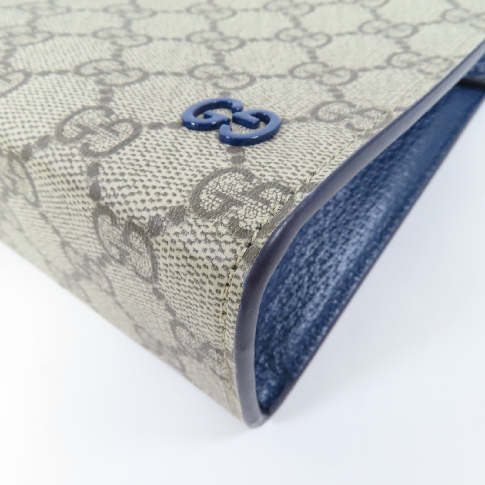 GUCCI 塗層帆布GG Supreme Pouch銀扣手拿包米色
