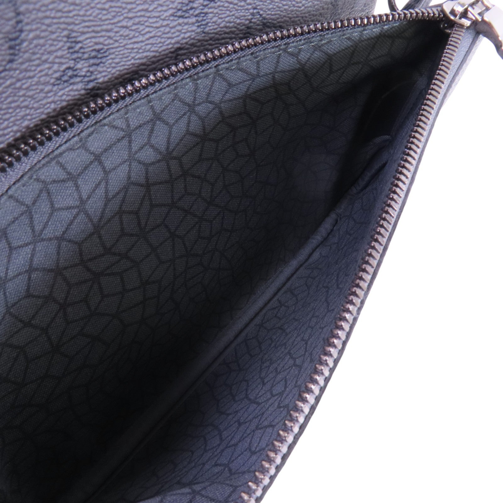 LOUIS VUITTON Monogram Eclipse YK x Trio Messenger銀扣肩背袋