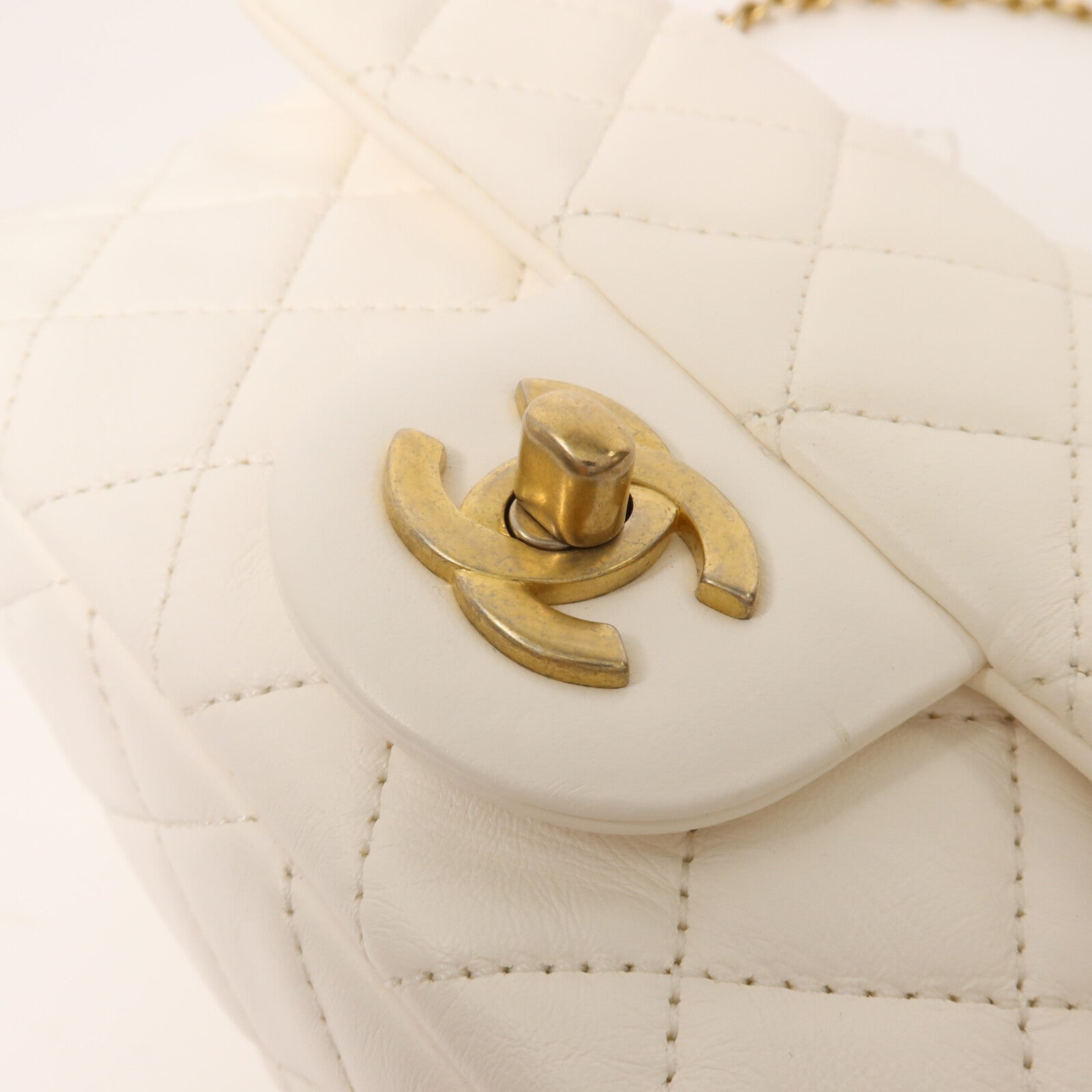 CHANEL 羊皮皮革Classic 20 Gold Ball鏈帶肩背袋