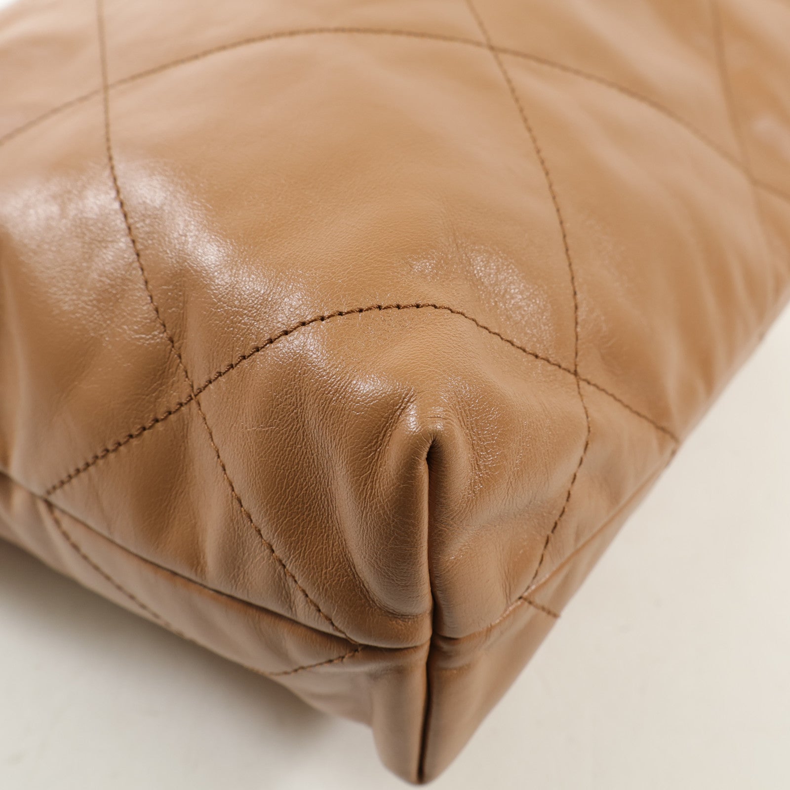 CHANEL 牛皮皮革Chanel 22 Small金扣鏈帶肩背袋