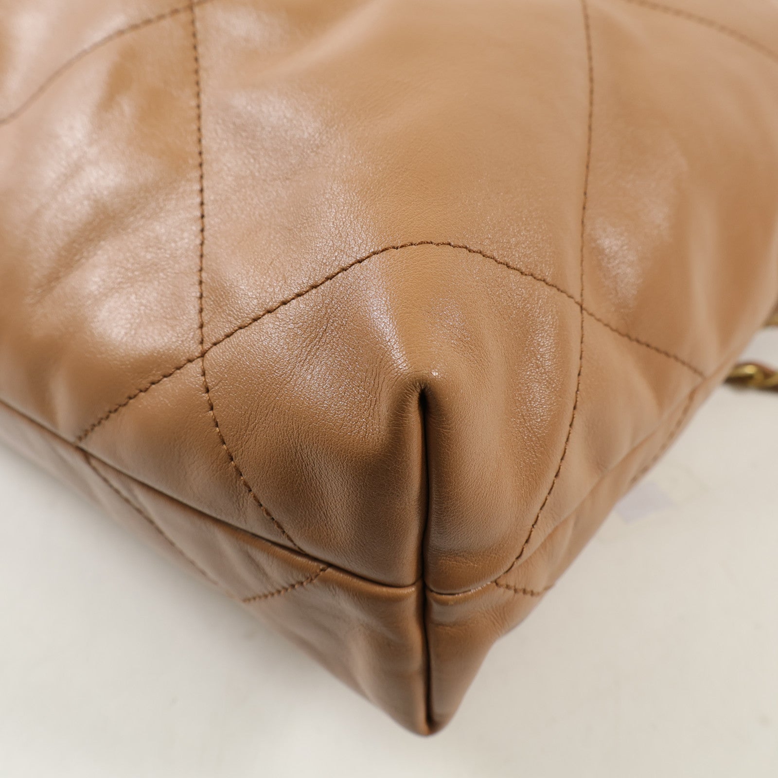 CHANEL 牛皮皮革Chanel 22 Small金扣鏈帶肩背袋