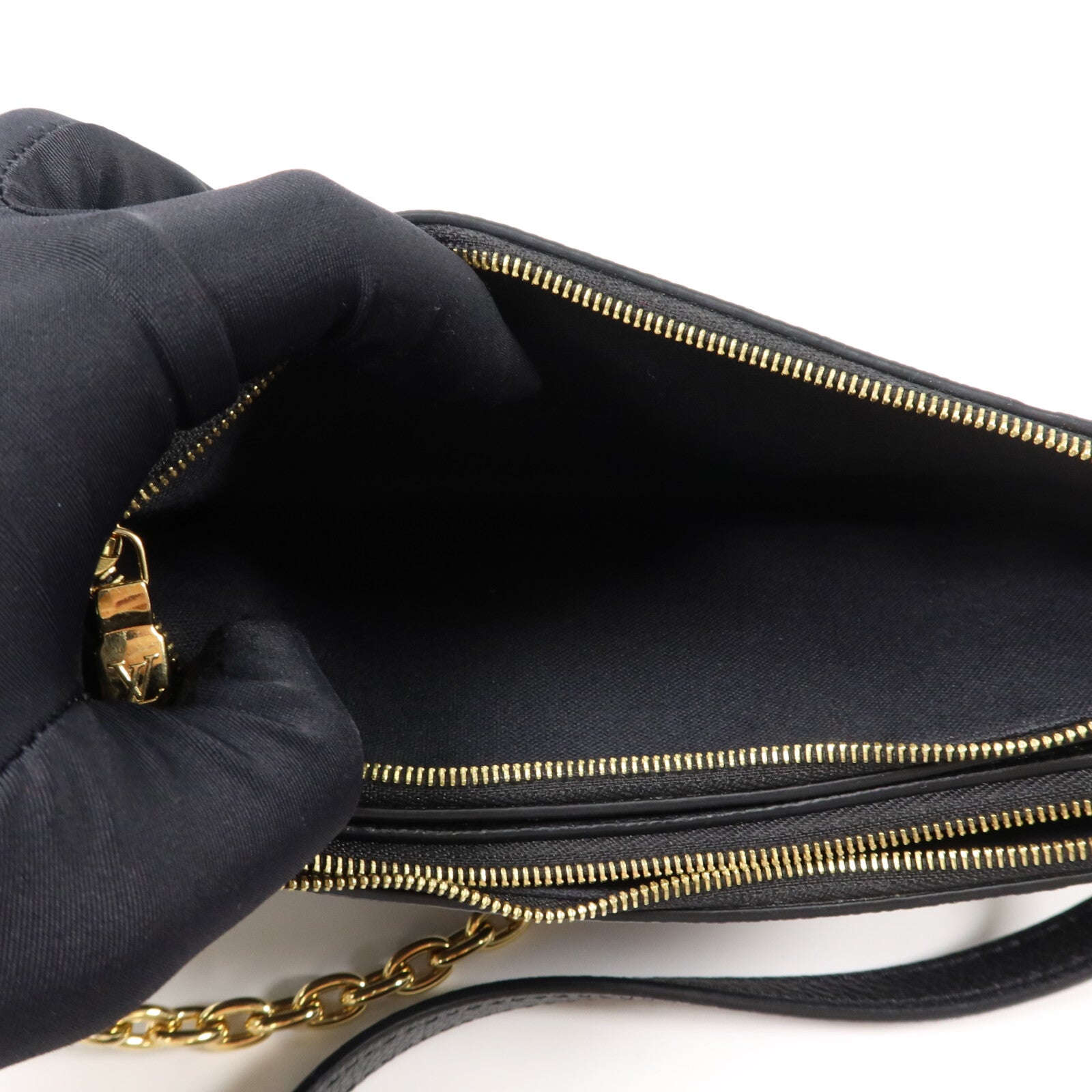 LOUIS VUITTON Monogram Empreinte Liv Pochette鏈帶手挽肩背兩用袋