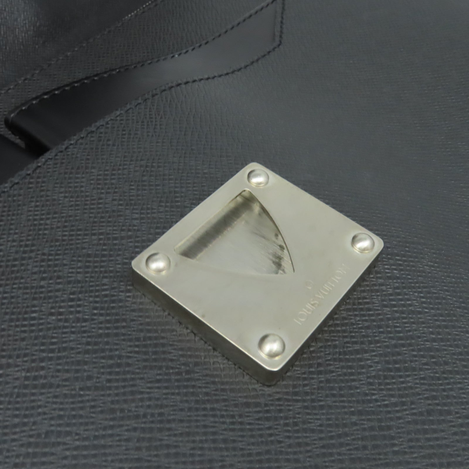 LOUIS VUITTON Taiga Robusto 2 Business Bag銀扣公事袋黑色