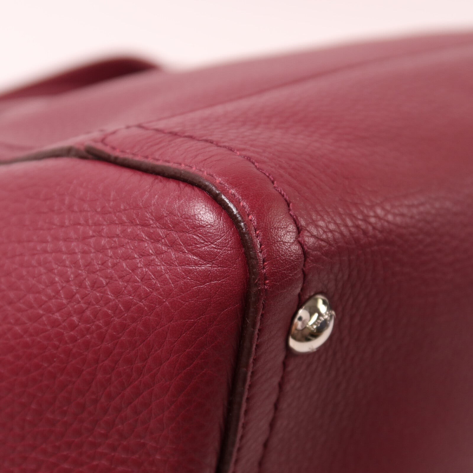 Salvatore Ferragamo 牛皮皮革Shoulder Bag銀扣肩背袋