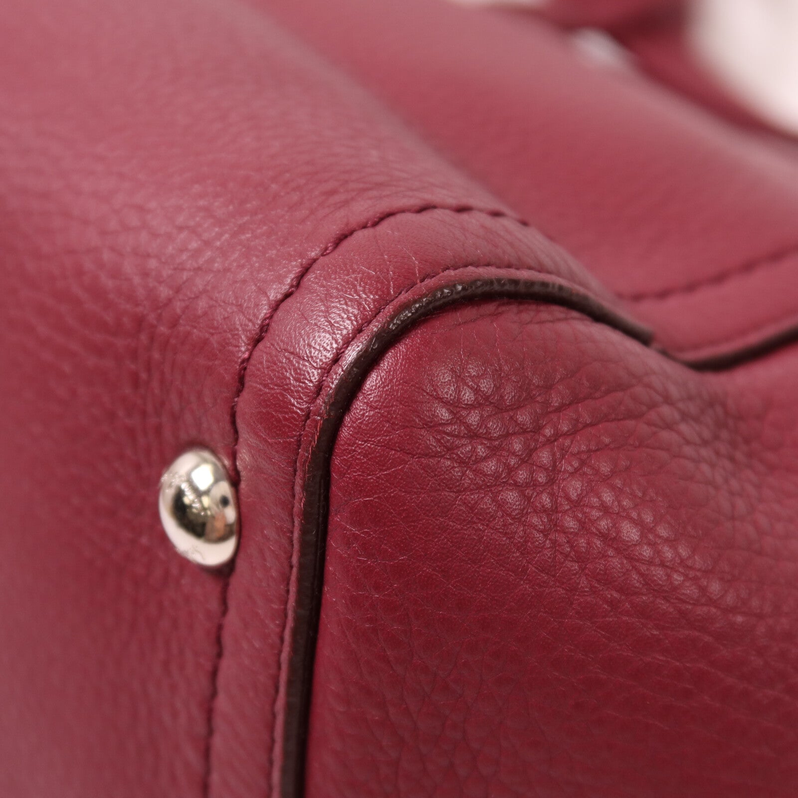 Salvatore Ferragamo 牛皮皮革Shoulder Bag銀扣肩背袋