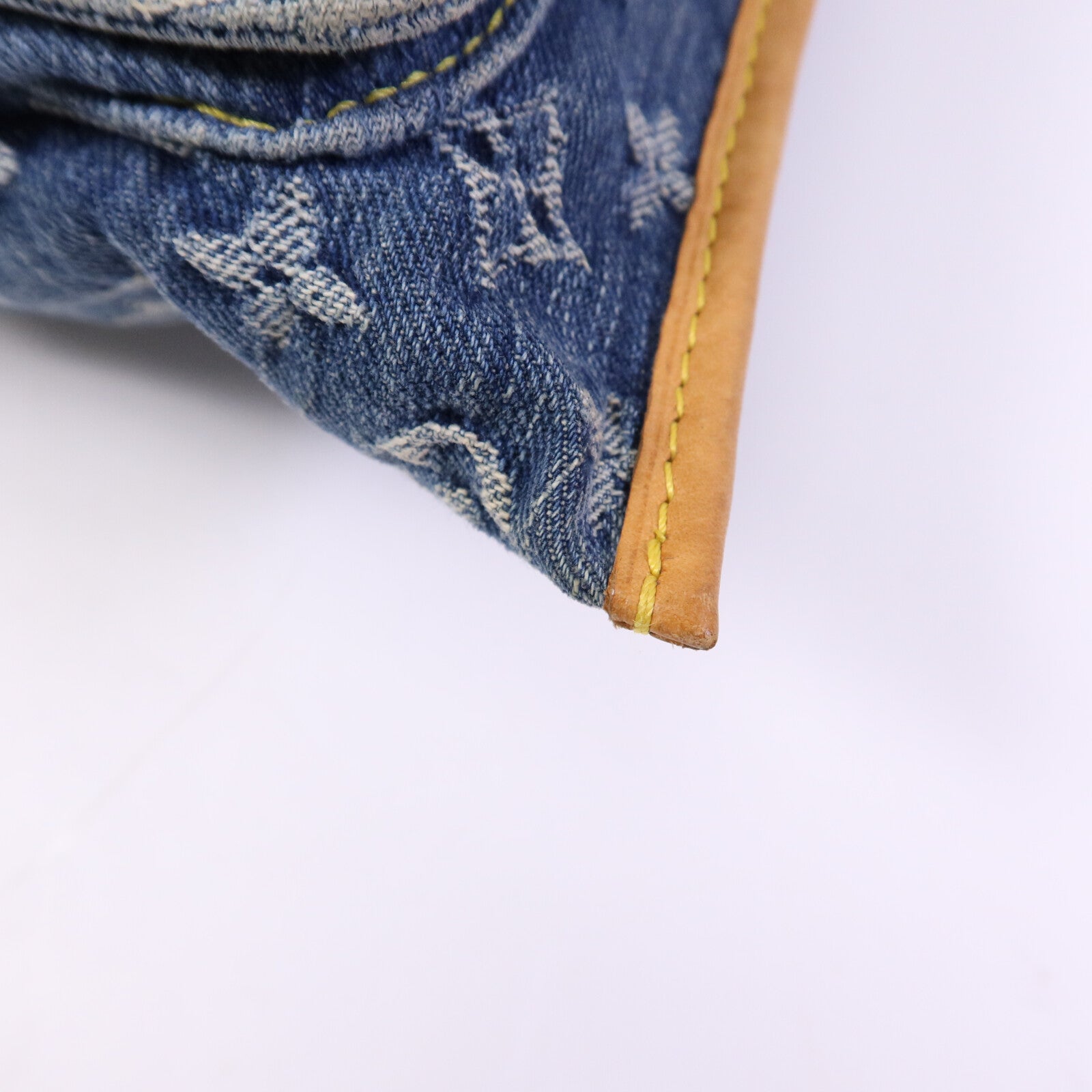 LOUIS VUITTON Monogram Denim Flat Shopper金扣手挽袋