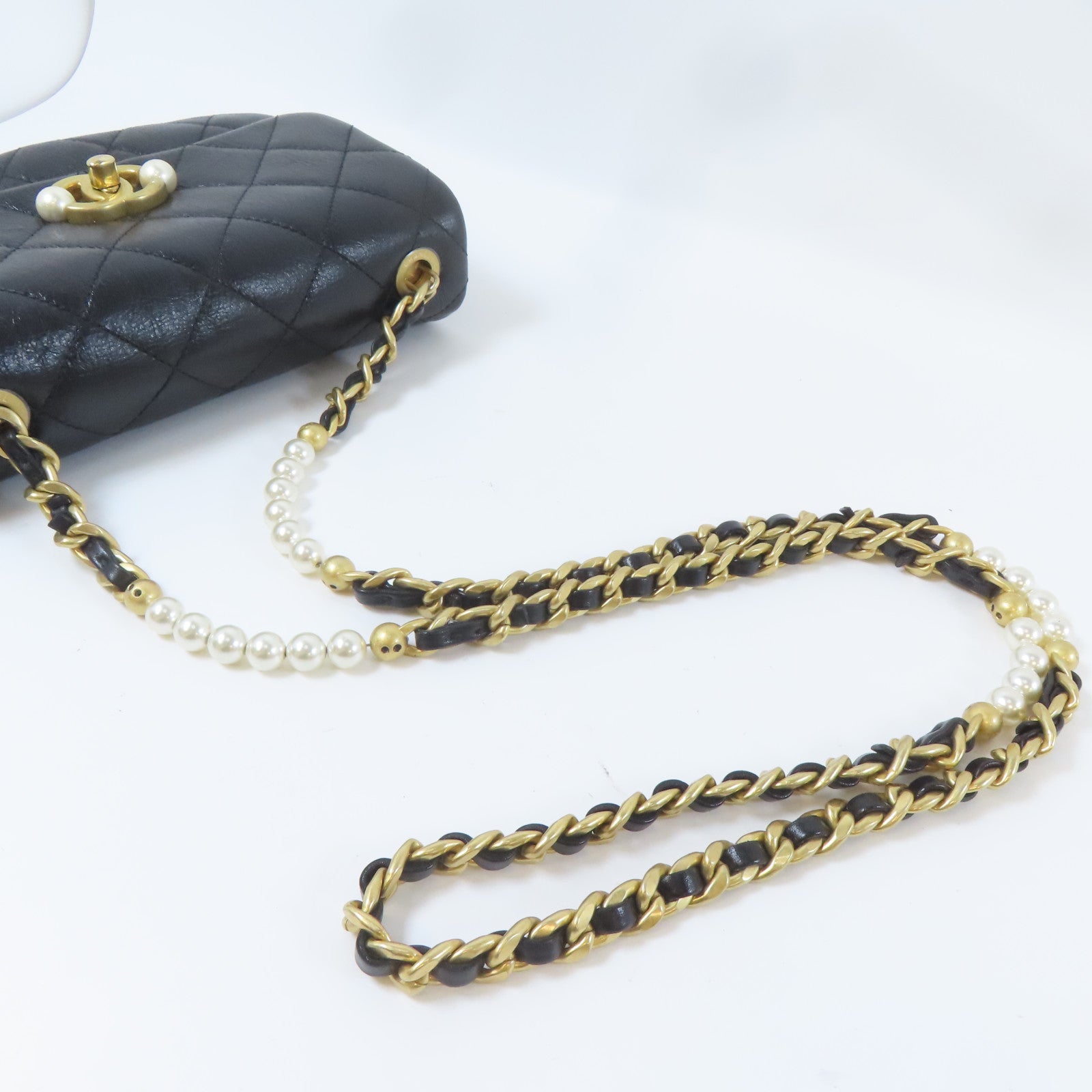 CHANEL 【激減優惠】菱格牛皮皮革Mini Flap Pearl金扣鏈帶肩背袋黑色