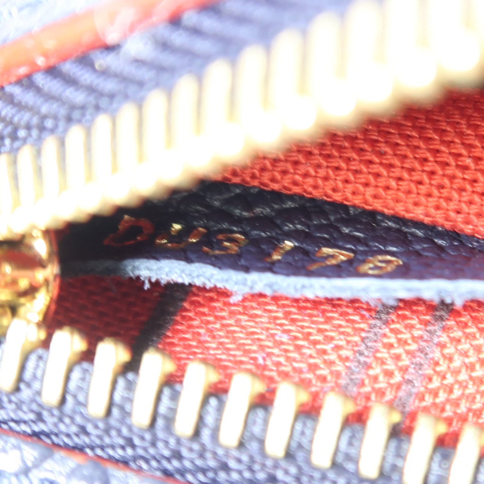 LOUIS VUITTON Monogram Empreinte Pochette Metis金扣手挽肩背兩用袋深藍色