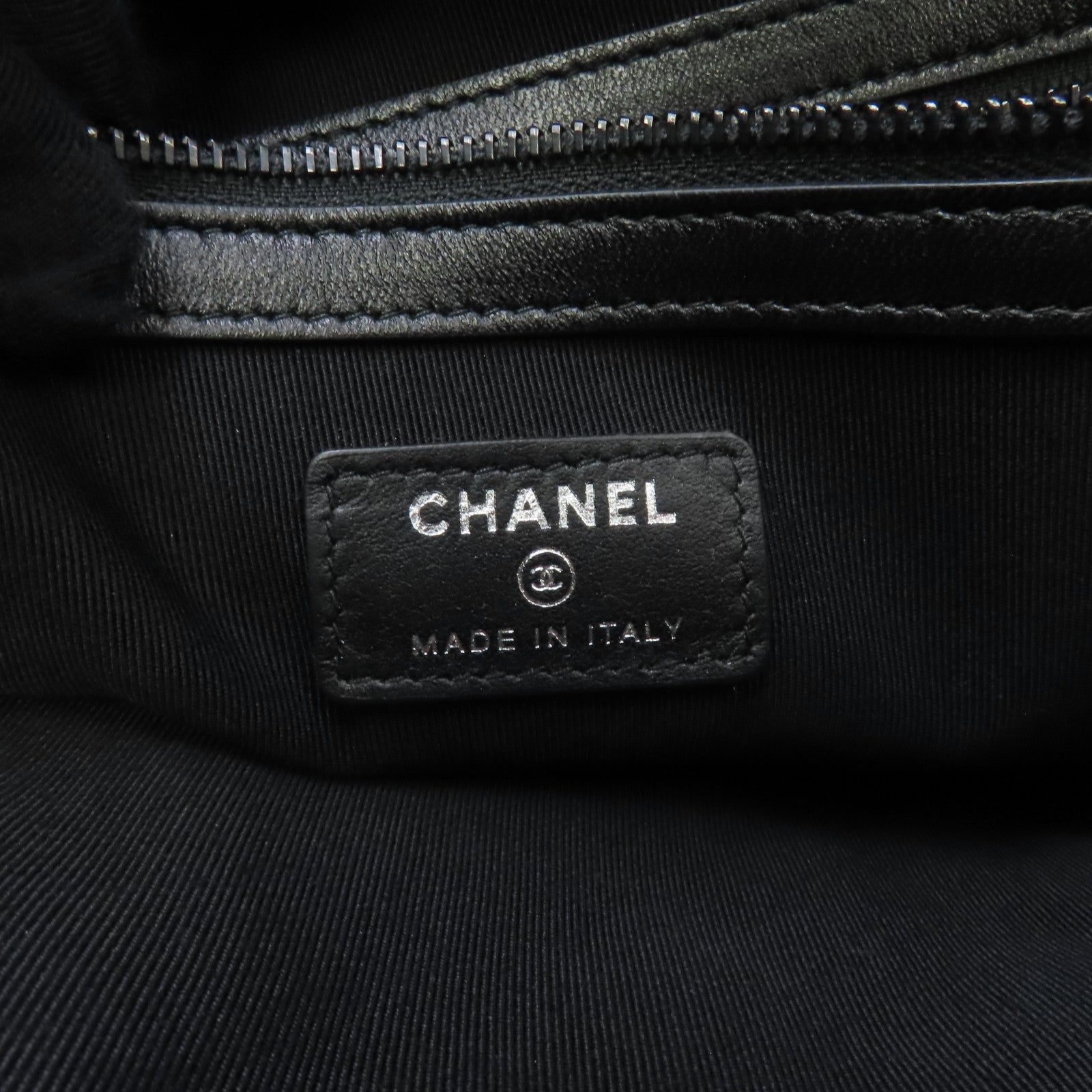 CHANEL 菱格羊皮皮革Boy Pouch手拿包黑色