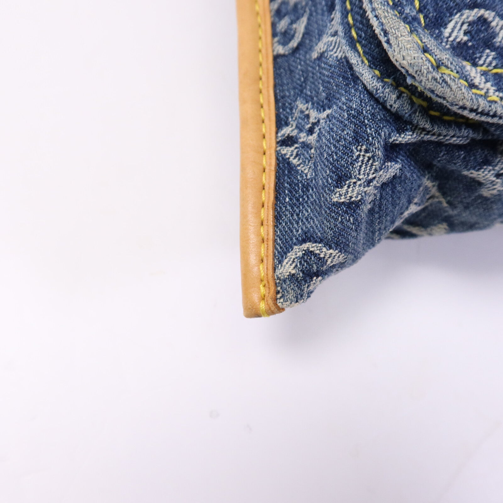 LOUIS VUITTON Monogram Denim Flat Shopper金扣手挽袋
