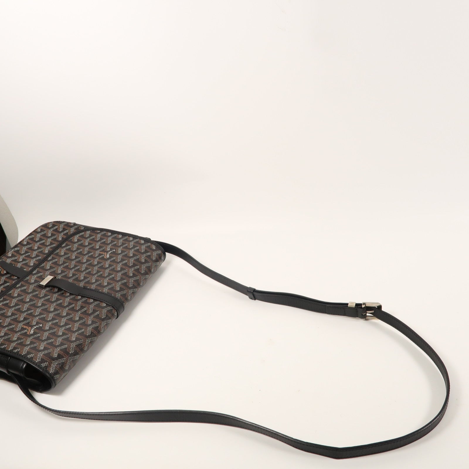 GOYARD 塗層帆布Belvedere銀扣肩背袋黑色