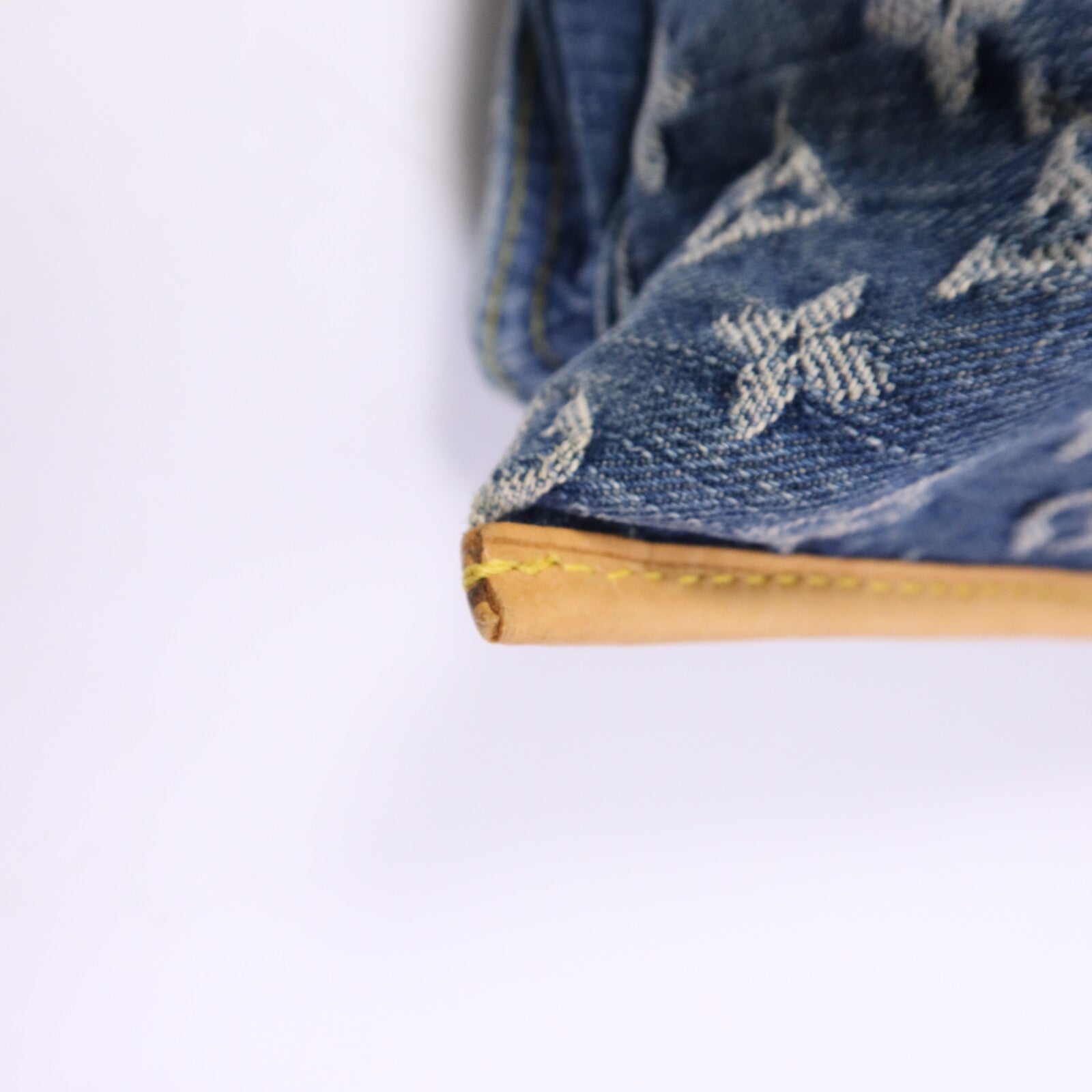 LOUIS VUITTON Monogram Denim Flat Shopper金扣手挽袋