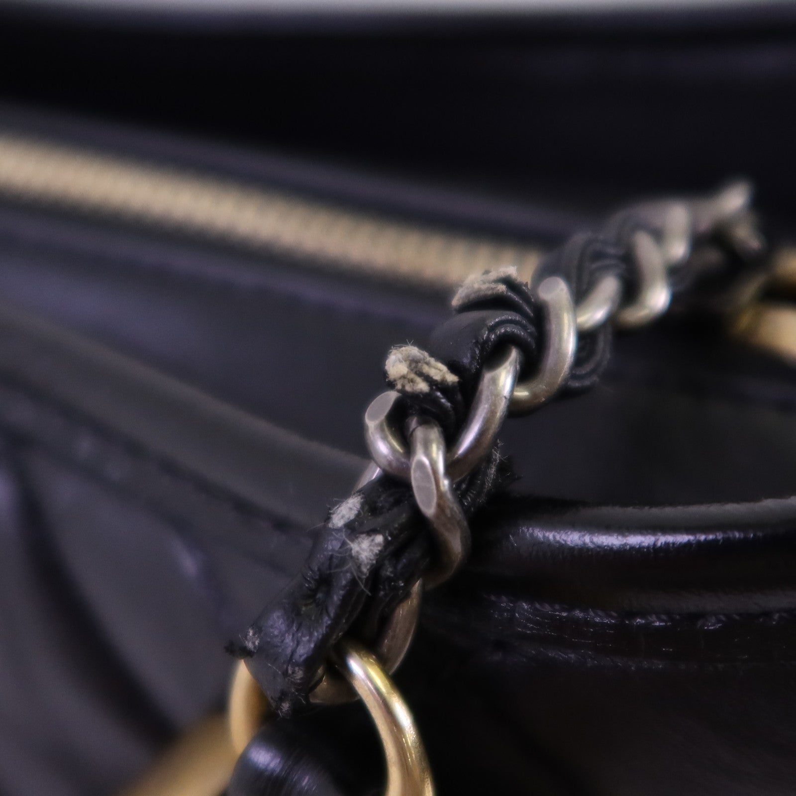 CHANEL 牛皮皮革Medium Gabrielle金扣鏈帶肩背袋
