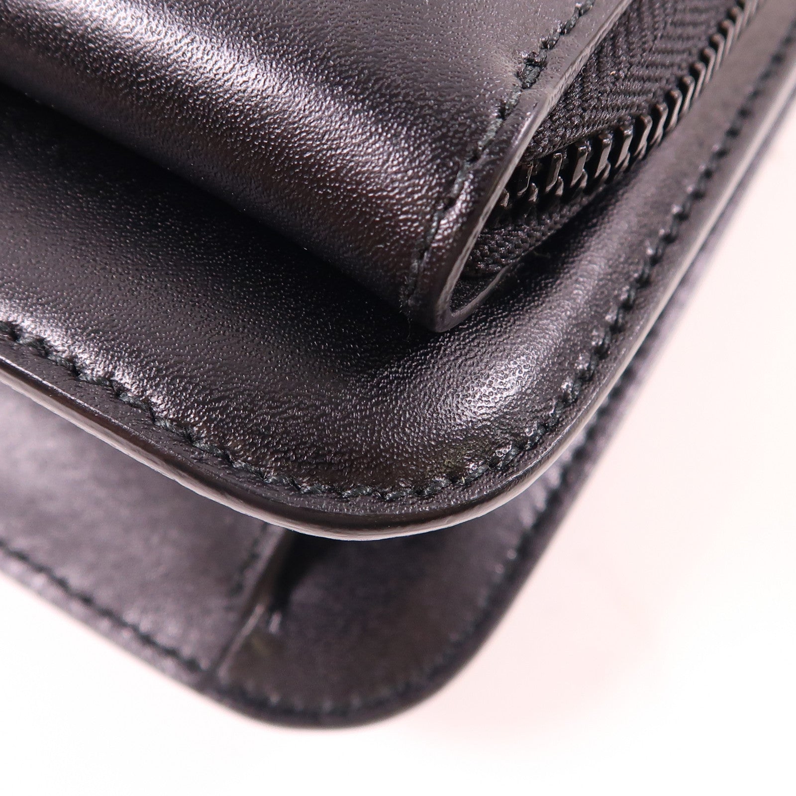 Salvatore Ferragamo 牛皮皮革Chain Shoulder鏈帶肩背袋