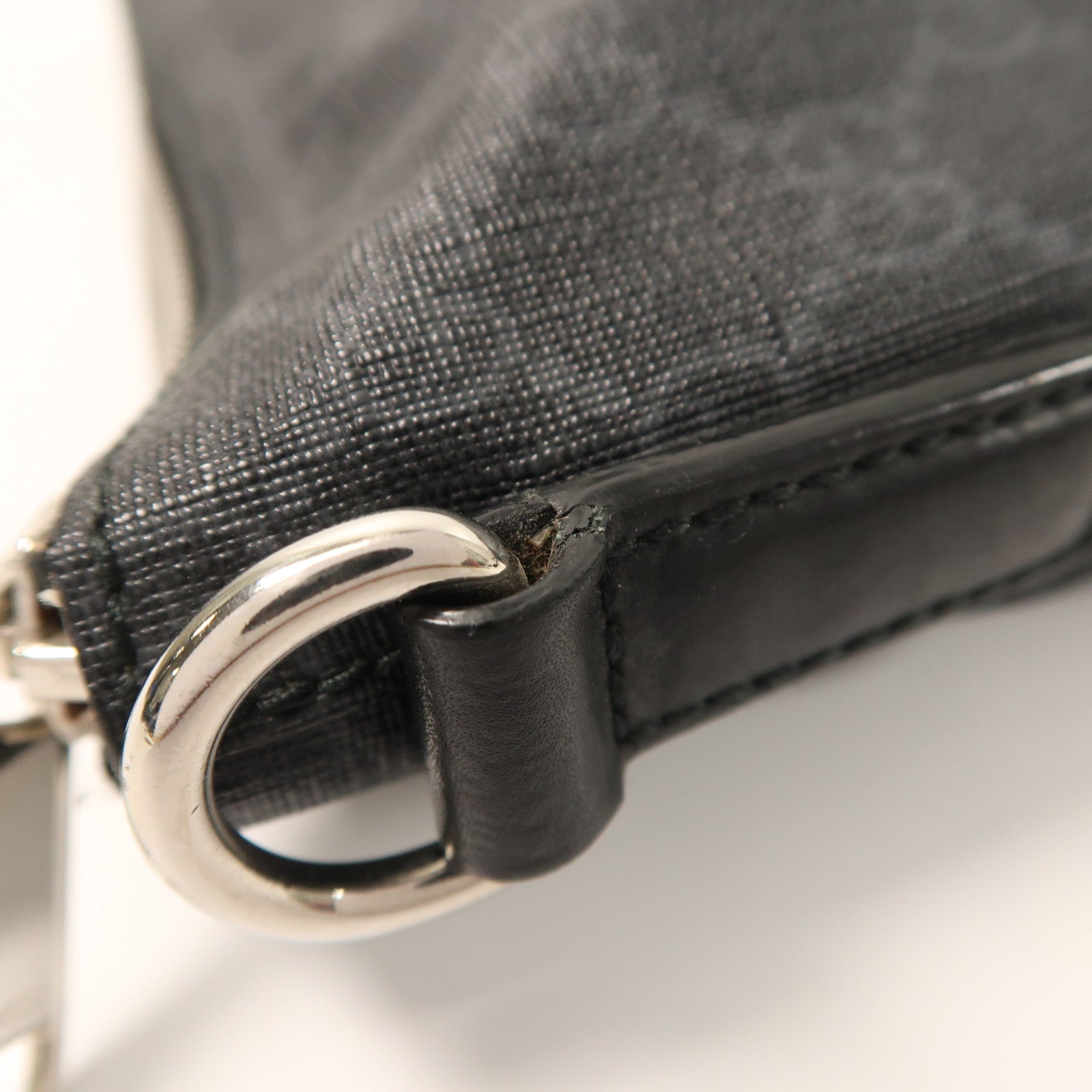 GUCCI 塗層帆布Messenger Bag銀扣肩背袋